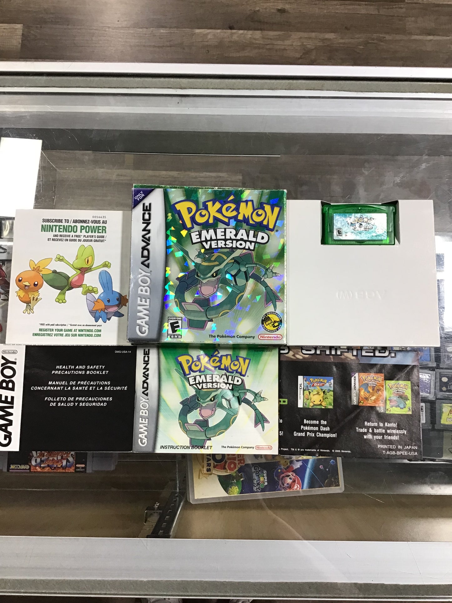 Pokémon Emerald Nintendo Game Boy Advance CIB (Dry Battery)