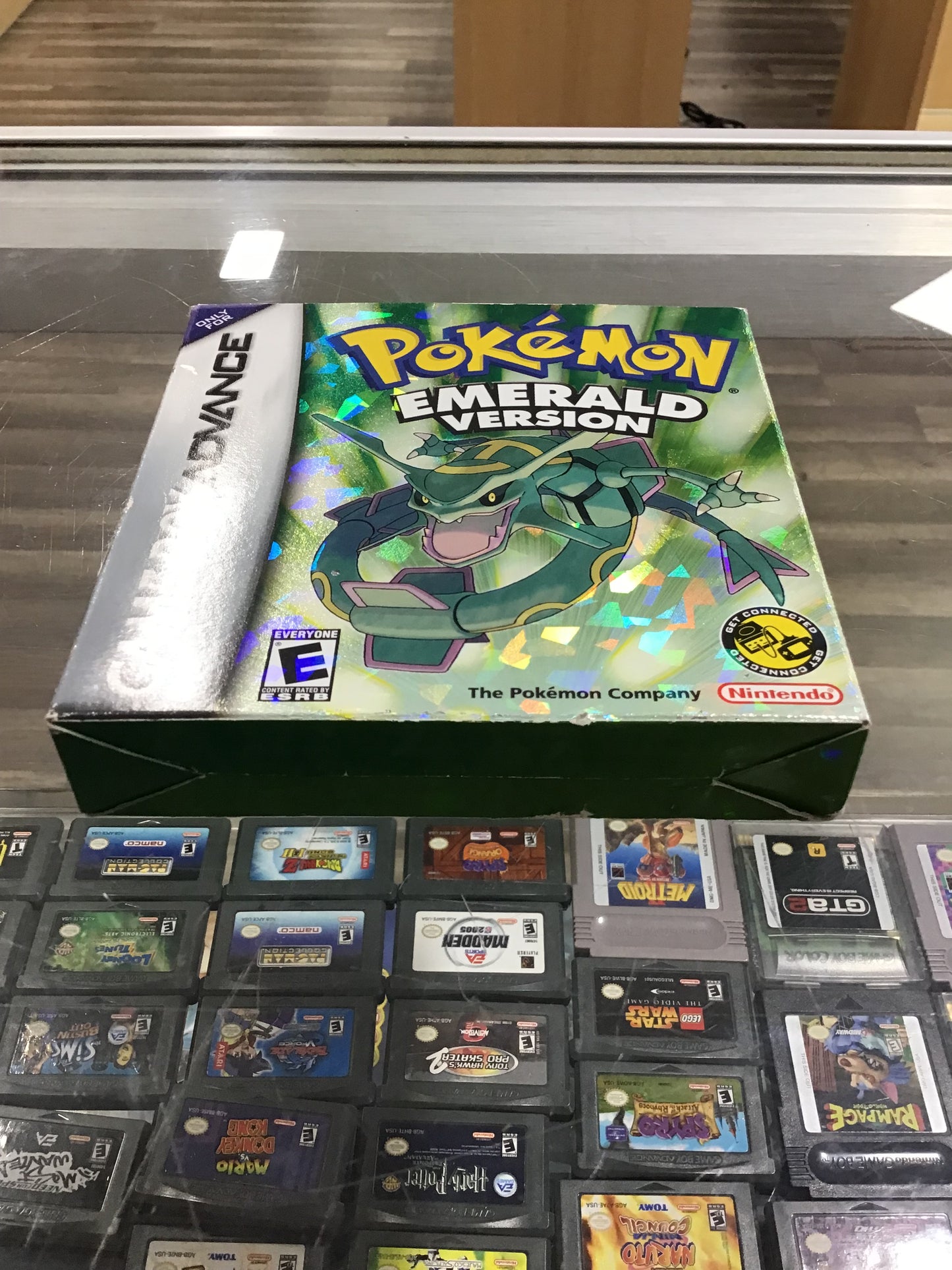 Pokémon Emerald Nintendo Game Boy Advance CIB (Dry Battery)