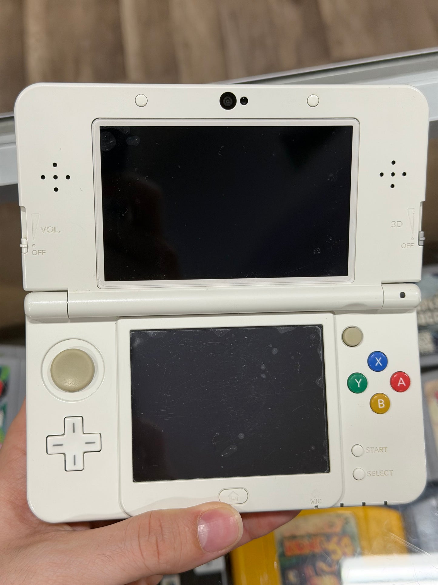 White New Nintendo 3DS Handheld System With Charger (Region Free) (JAPANESE TO US)