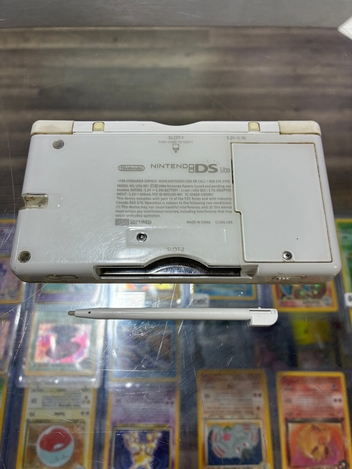 Nintendo DS Lite Handheld System (White) w/ Charger & Stylus (Fair Condition)