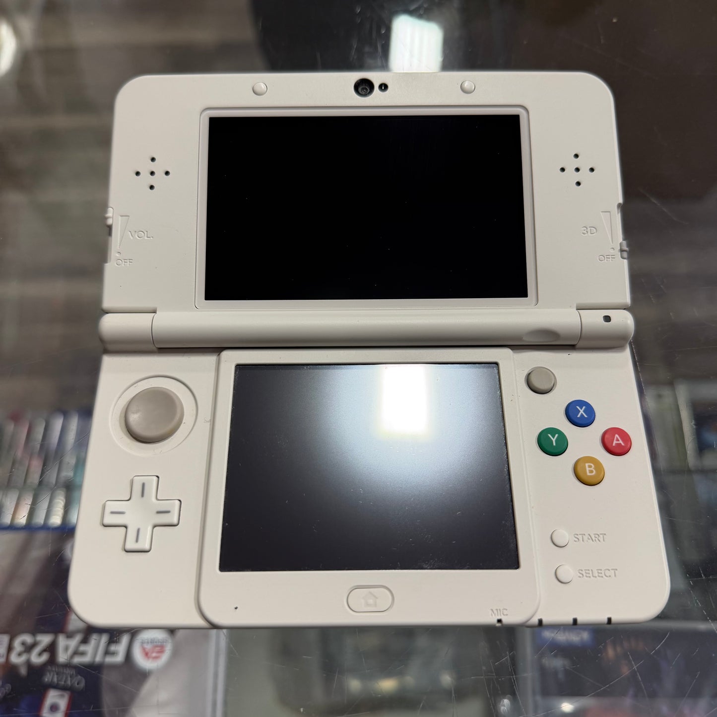 White and Black New Nintendo 3DS Handheld System With Charger (Region Free) (JAPANESE TO US)