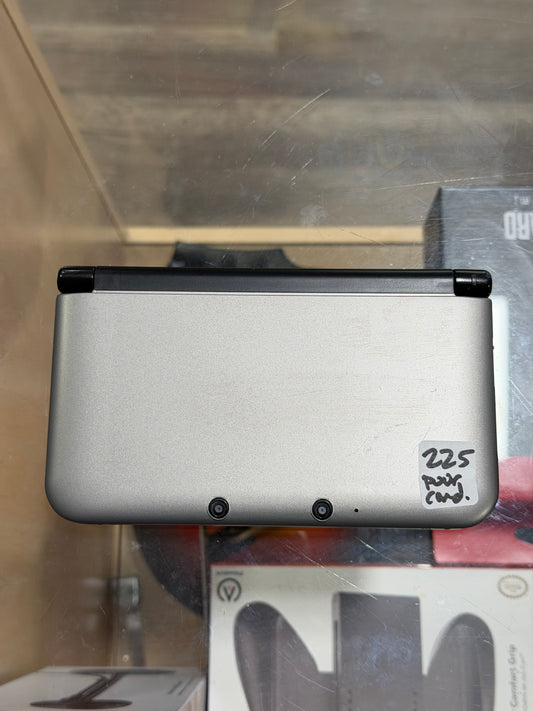 Gray Nintendo 3DS XL Handheld System With Charger (Region Free)(JAPANESE TO US) 102