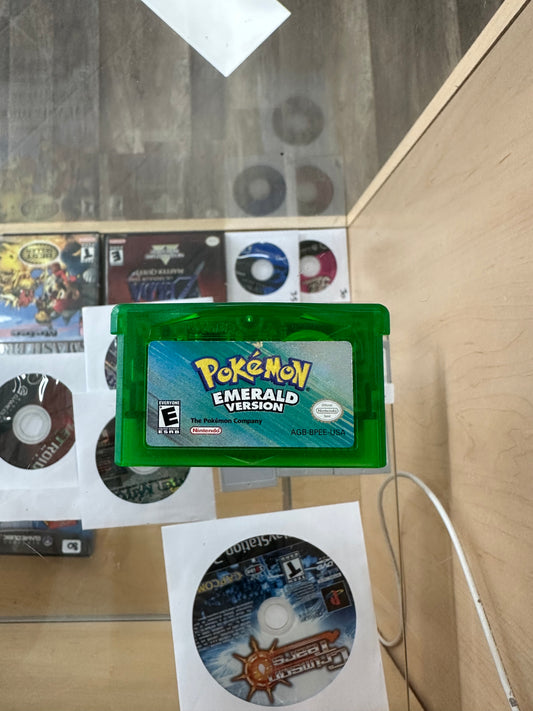 Pokémon Emerald Nintendo Gameboy Advance Authentic