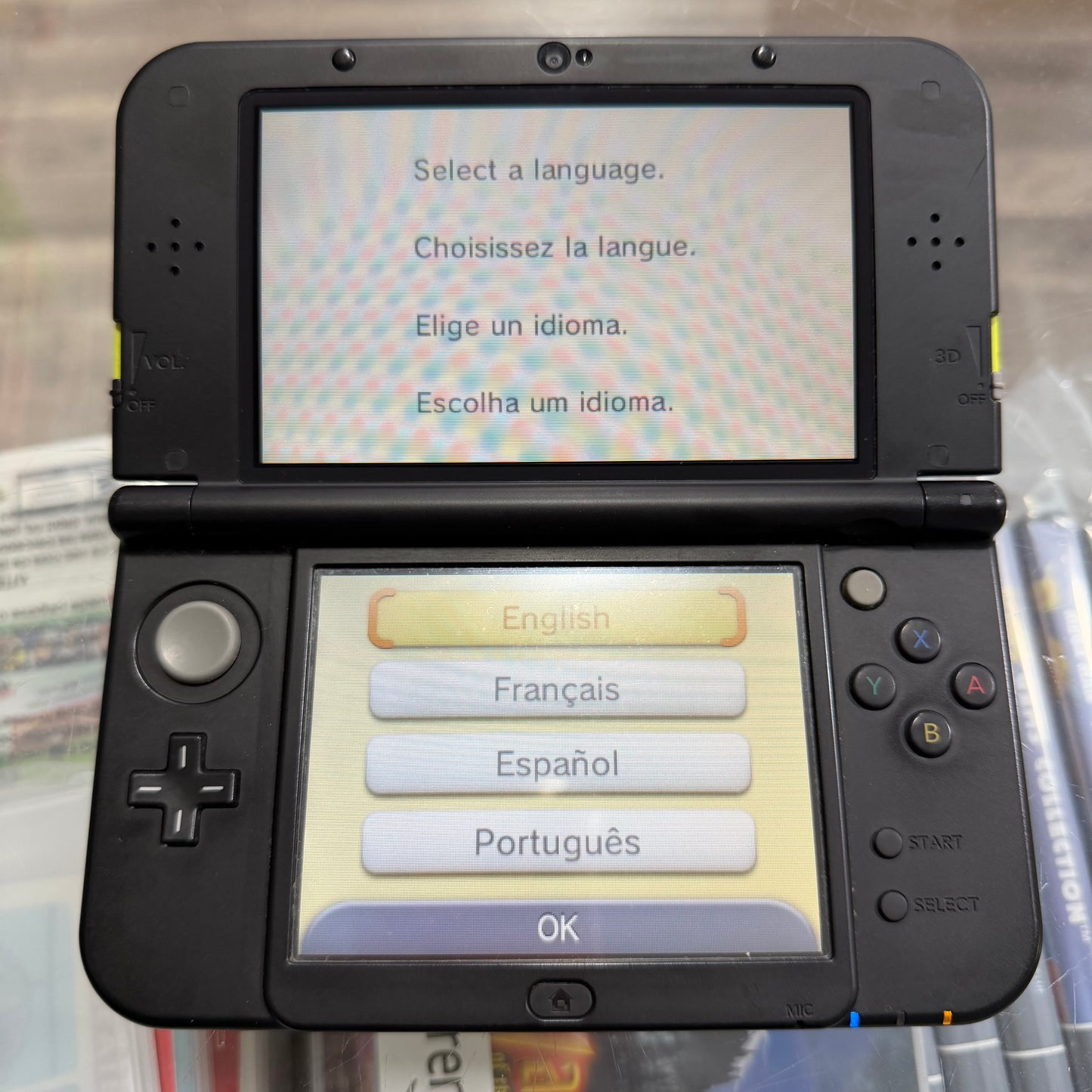 New Nintendo 3DS LL Lime + Black JP Nintendo 3DS [Charger Included]