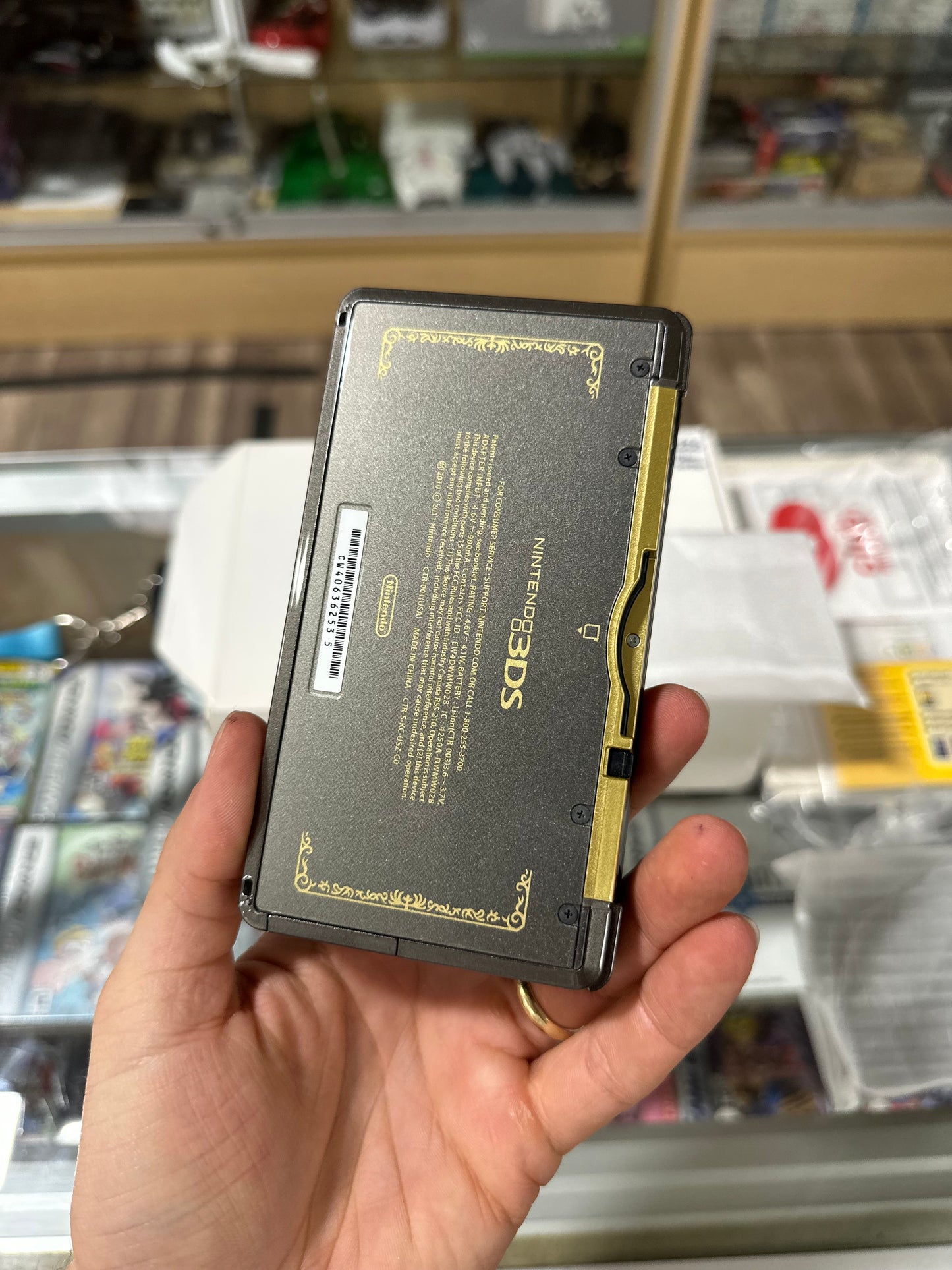 Nintendo 3DS Zelda Edition Console (Slight Yellowing on Screen)