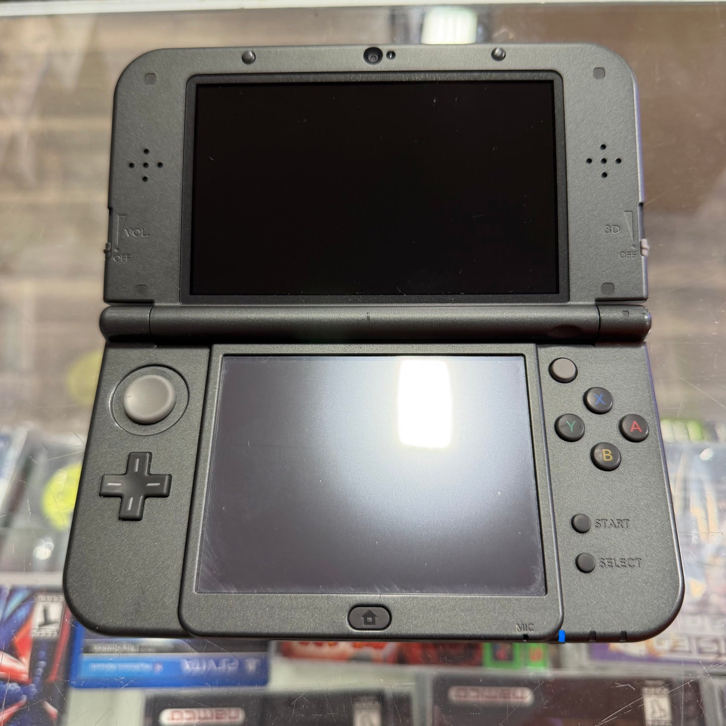 New Nintendo 3DS XL Black Nintendo 3DS (Charger included)