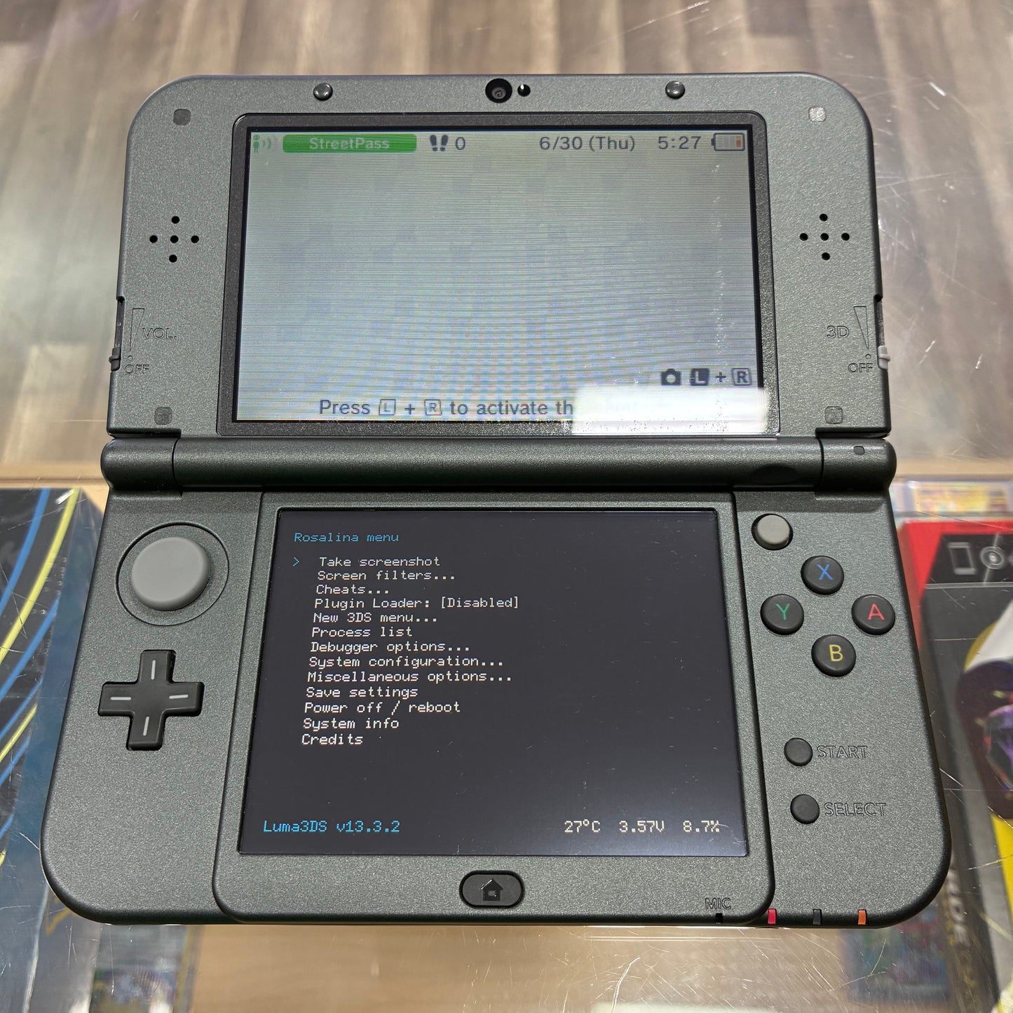 (448) New Nintendo 3DS XL Handheld System (Black) w/ Charger (Region Free)(JAPANESE TO US)