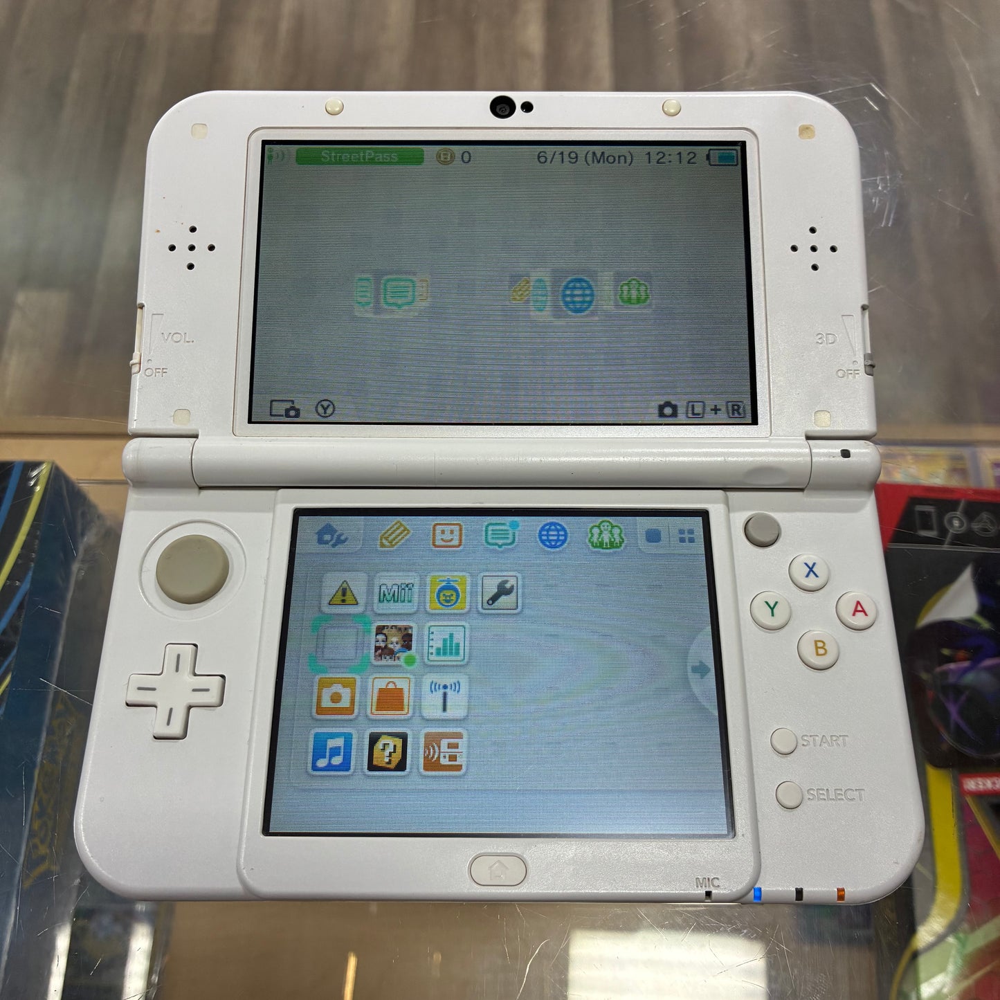 (396)(IPS Bottom Screen) New Nintendo 3DS XL Handheld System (White) w/ Charger (Region Free)(JAPANESE TO US)