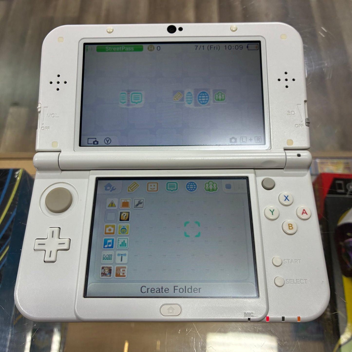 (740) New Nintendo 3DS XL Handheld System (White) w/ Charger (Region Free)(JAPANESE TO US)