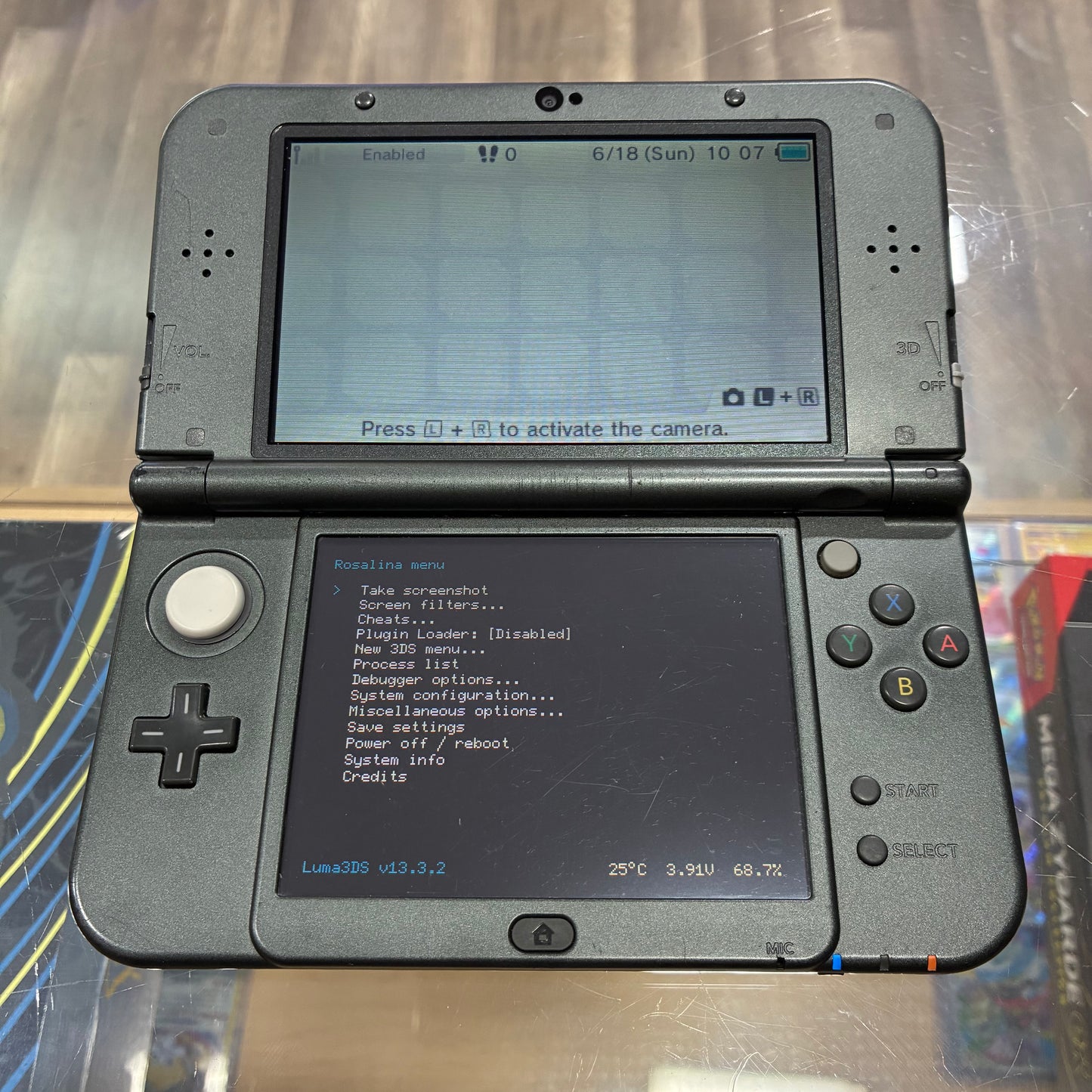 (835) New Nintendo 3DS XL Handheld System (Black) w/ Charger (Region Free)(JAPANESE TO US)