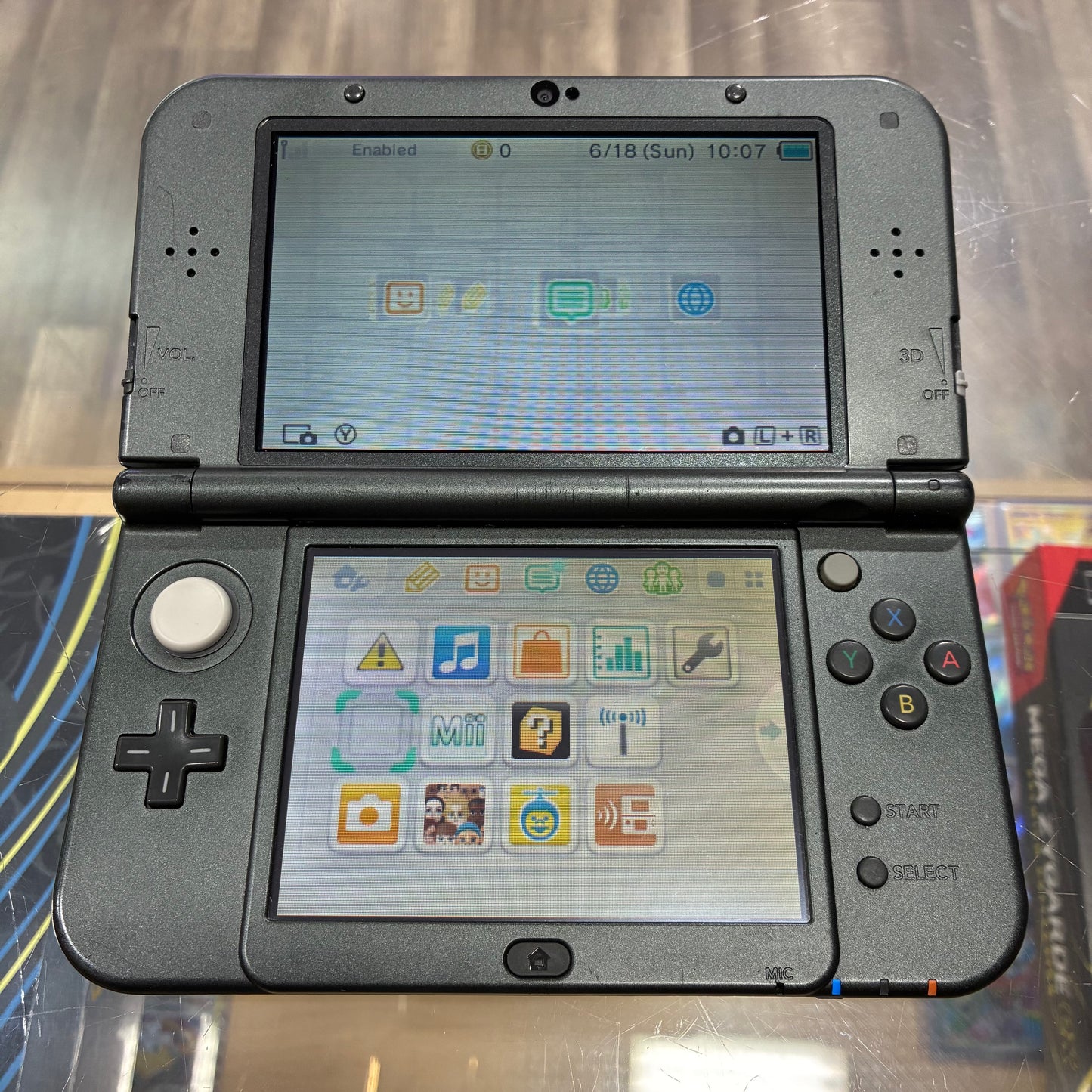 (835) New Nintendo 3DS XL Handheld System (Black) w/ Charger (Region Free)(JAPANESE TO US)