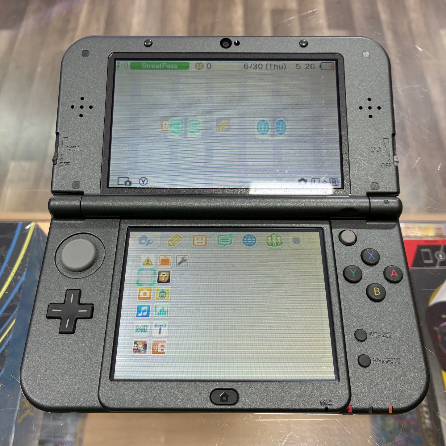 (448) New Nintendo 3DS XL Handheld System (Black) w/ Charger (Region Free)(JAPANESE TO US)