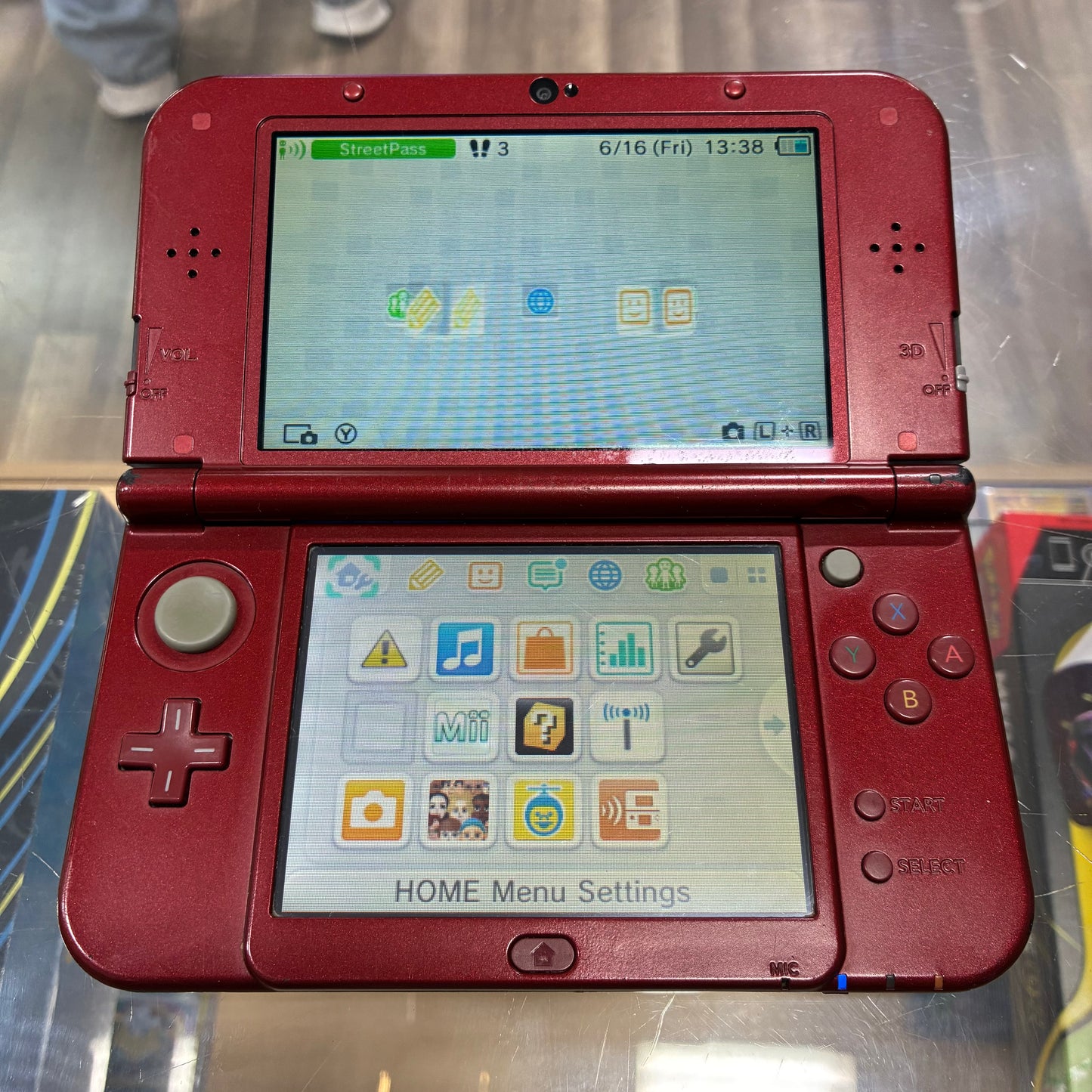 (841)(IPS Top Screen) New Nintendo 3DS XL Handheld System (Red) w/ Charger (Region Free)(JAPANESE TO US)