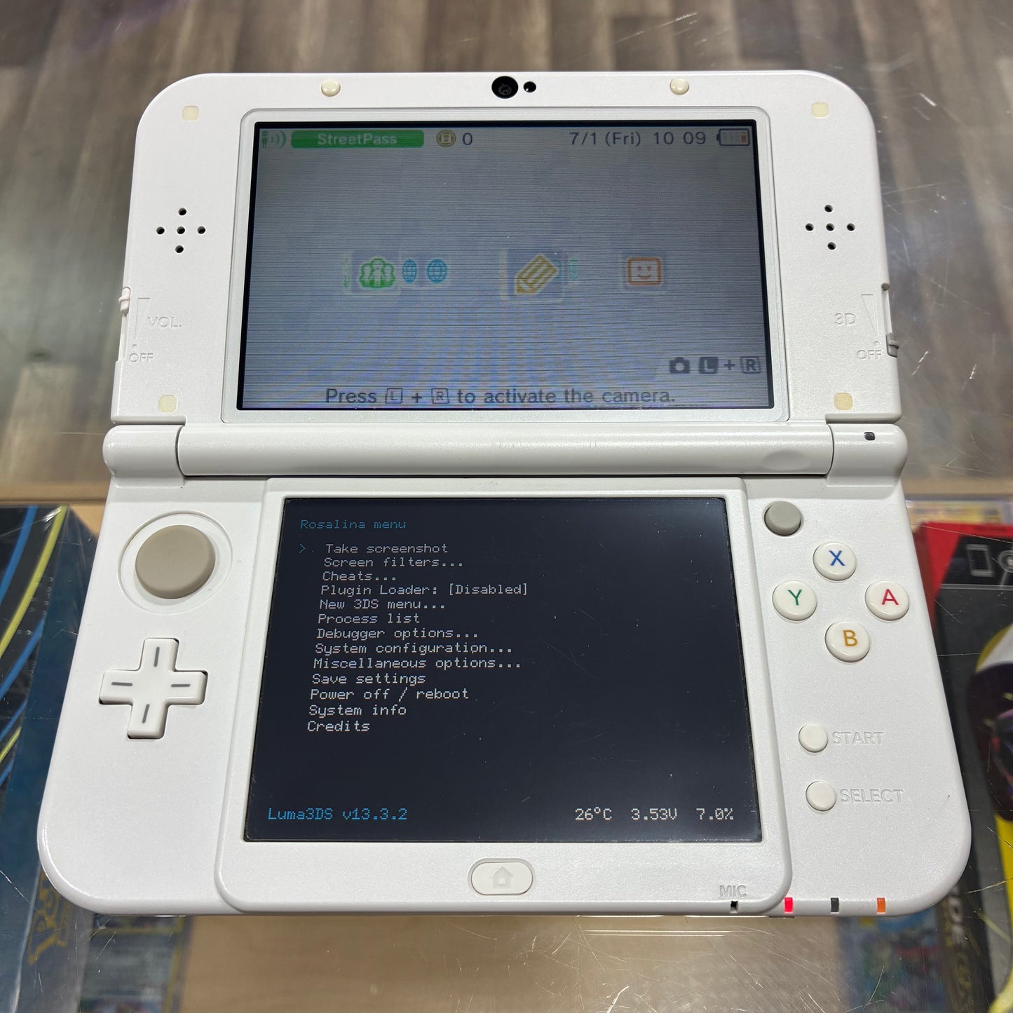 (740) New Nintendo 3DS XL Handheld System (White) w/ Charger (Region Free)(JAPANESE TO US)