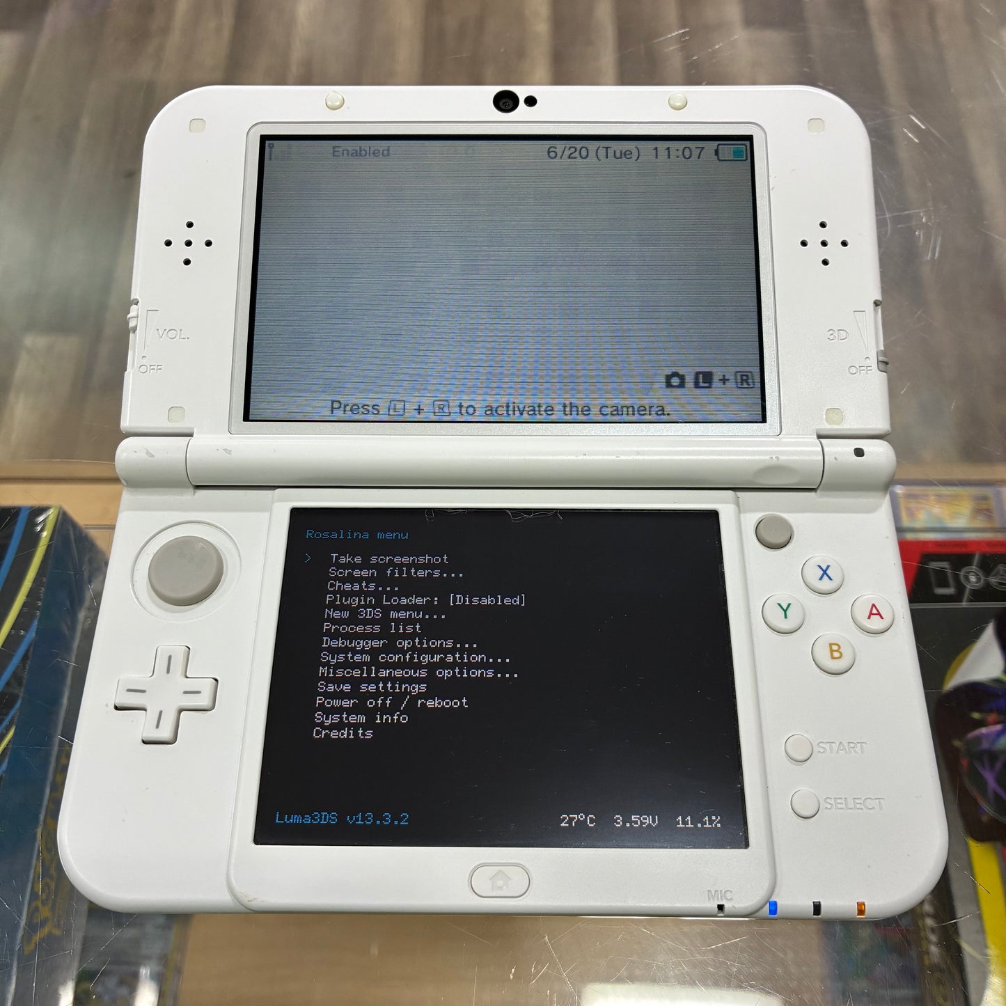 (512) New Nintendo 3DS XL Handheld System (White) w/ Charger (Region Free)(JAPANESE TO US)