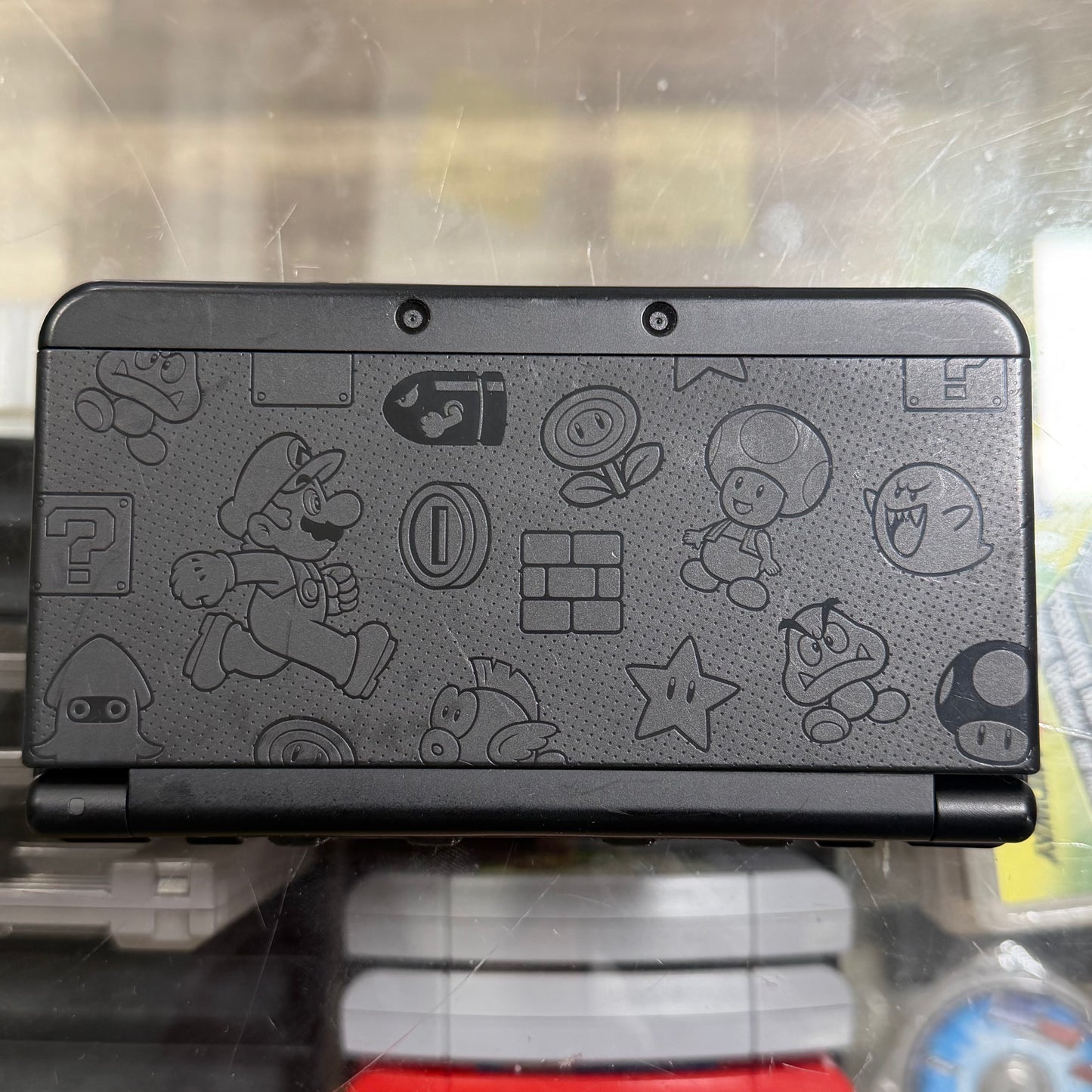 New Nintendo 3DS Super Mario Black Edition Nintendo 3DS (Charger and protective case included) 4gb