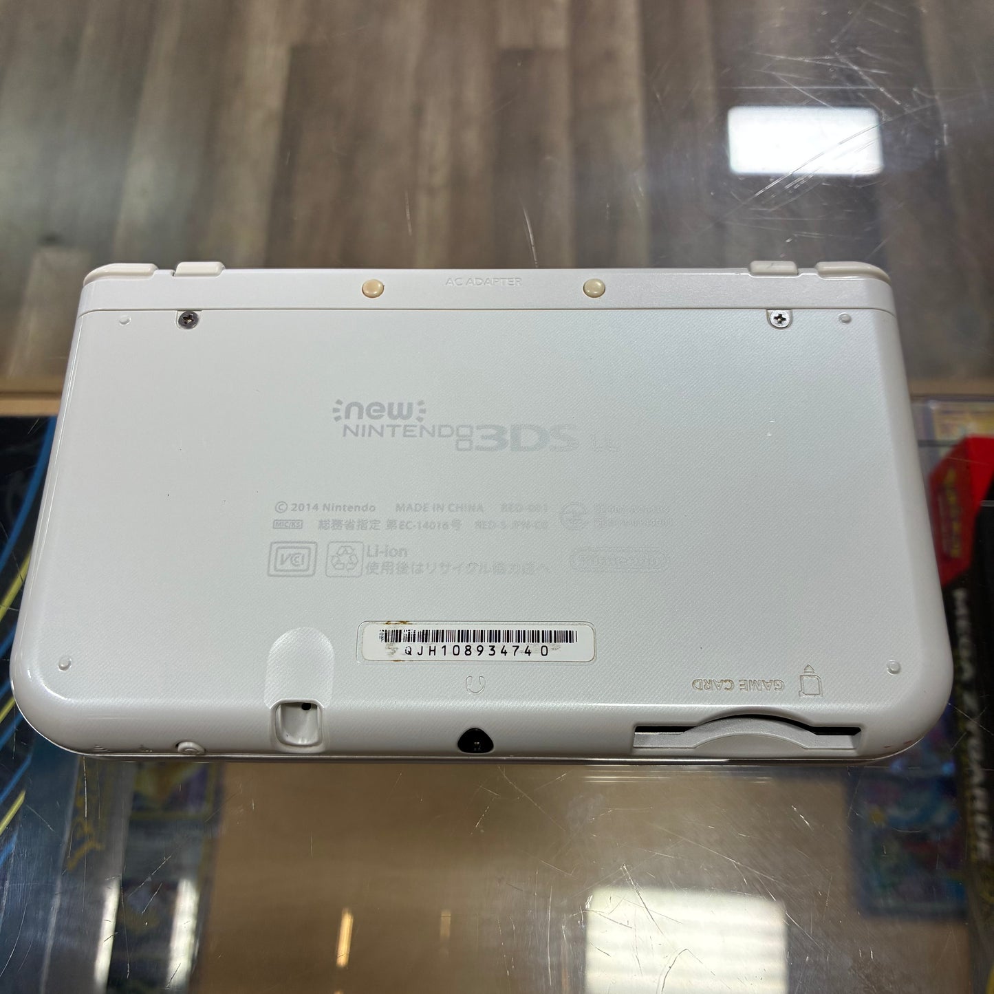 (740) New Nintendo 3DS XL Handheld System (White) w/ Charger (Region Free)(JAPANESE TO US)