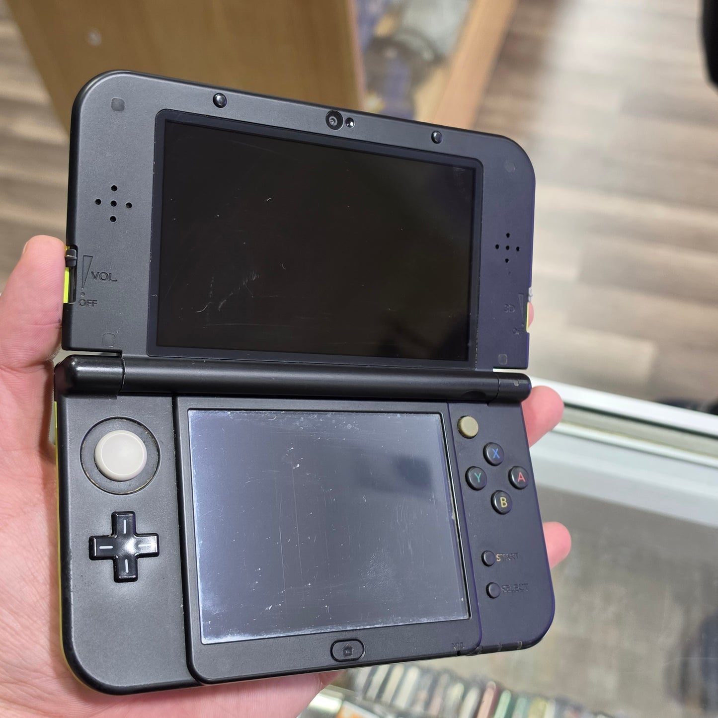 Lime Green New Nintendo 3DS XL Handheld System With Charger (Region Free)(JAPANESE TO US)