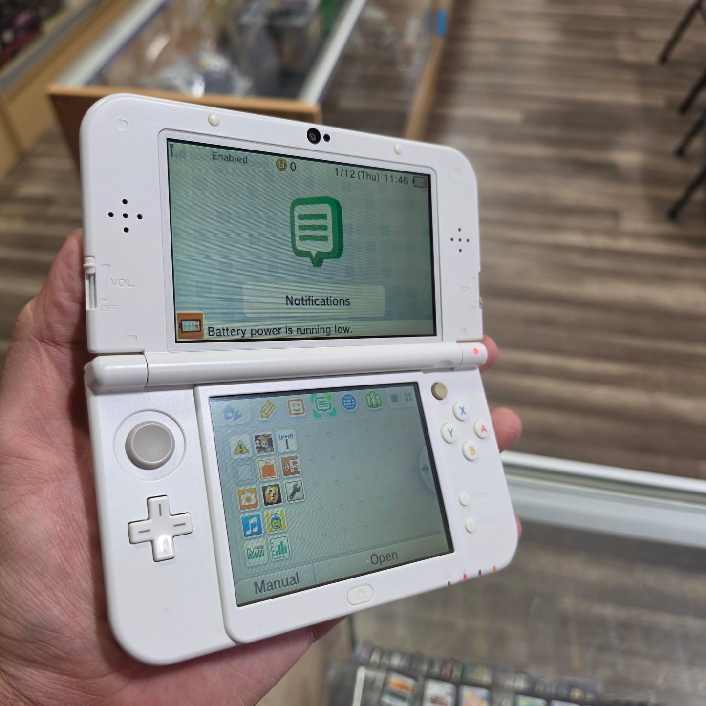 White New Nintendo 3DS XL Handheld System With Charger (Region Free)(JAPANESE TO US)