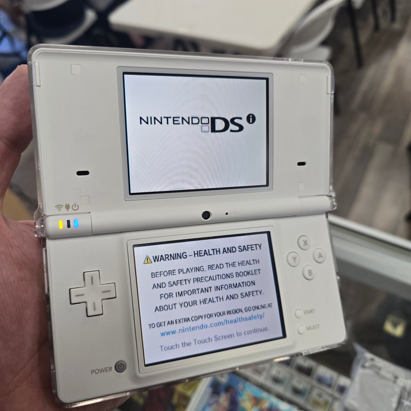 White Nintendo DSI System with Charger (Very Clean Top and Bottom Screen)