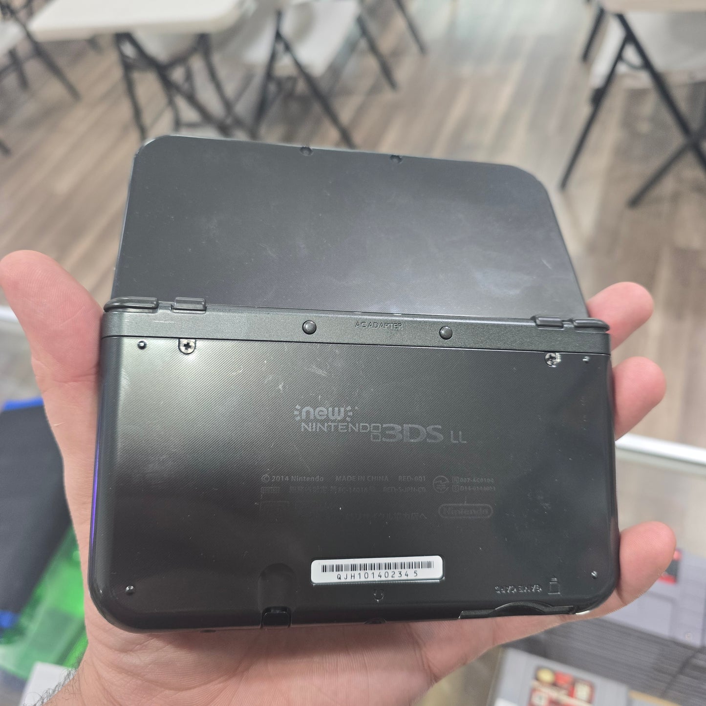 New Nintendo 3DS LL BLACK JP Nintendo 3DS [Pre Installed Games] [Charger Included]