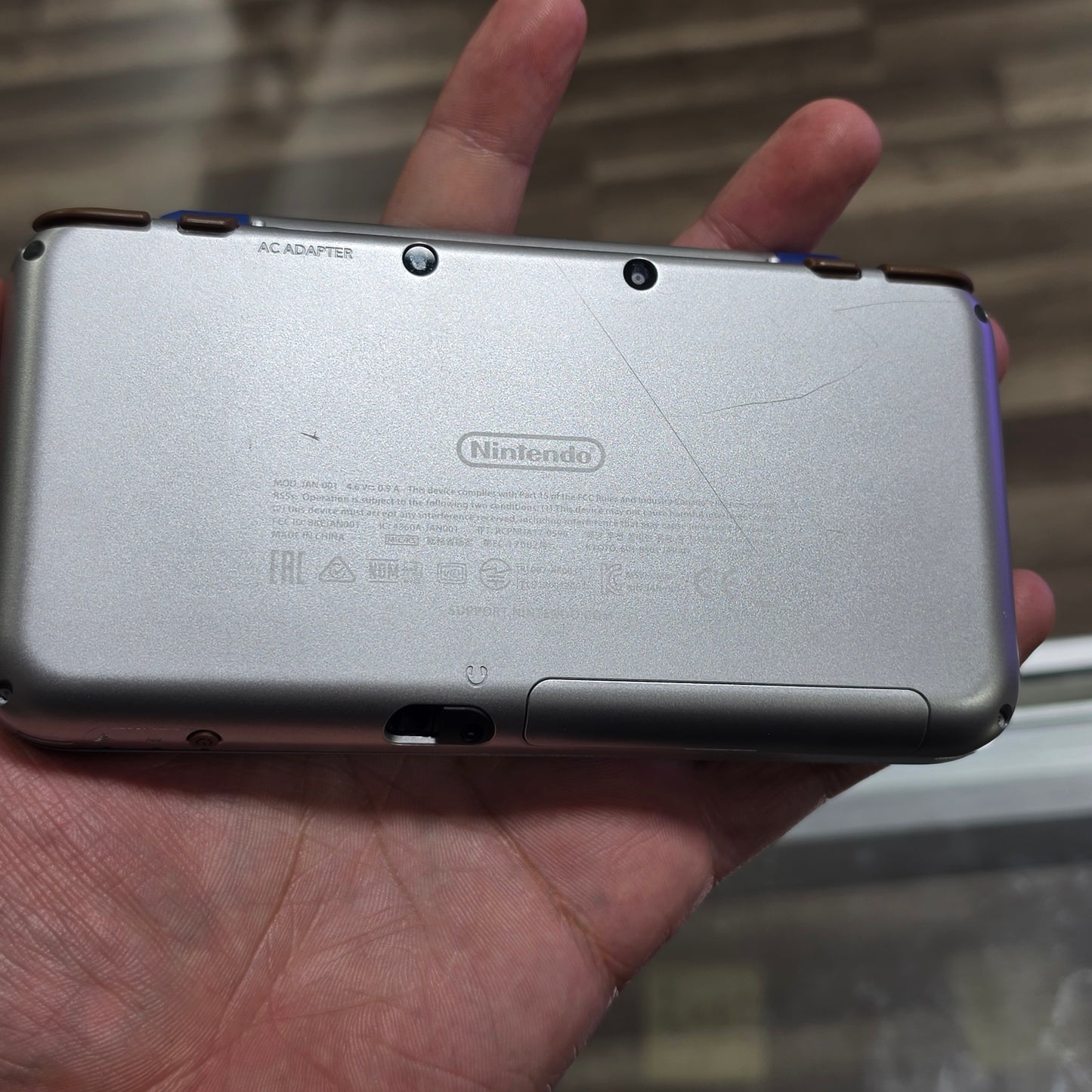 New Nintendo 2DS XL Hylian Shield Edition Nintendo 3DS with Charger (Great Condition)