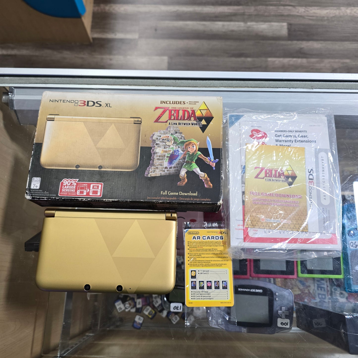 Nintendo 3DS XL Zelda Edition [A Link Between Worlds Pre-installed] Nintendo 3DS Handheld System with Charger and Box