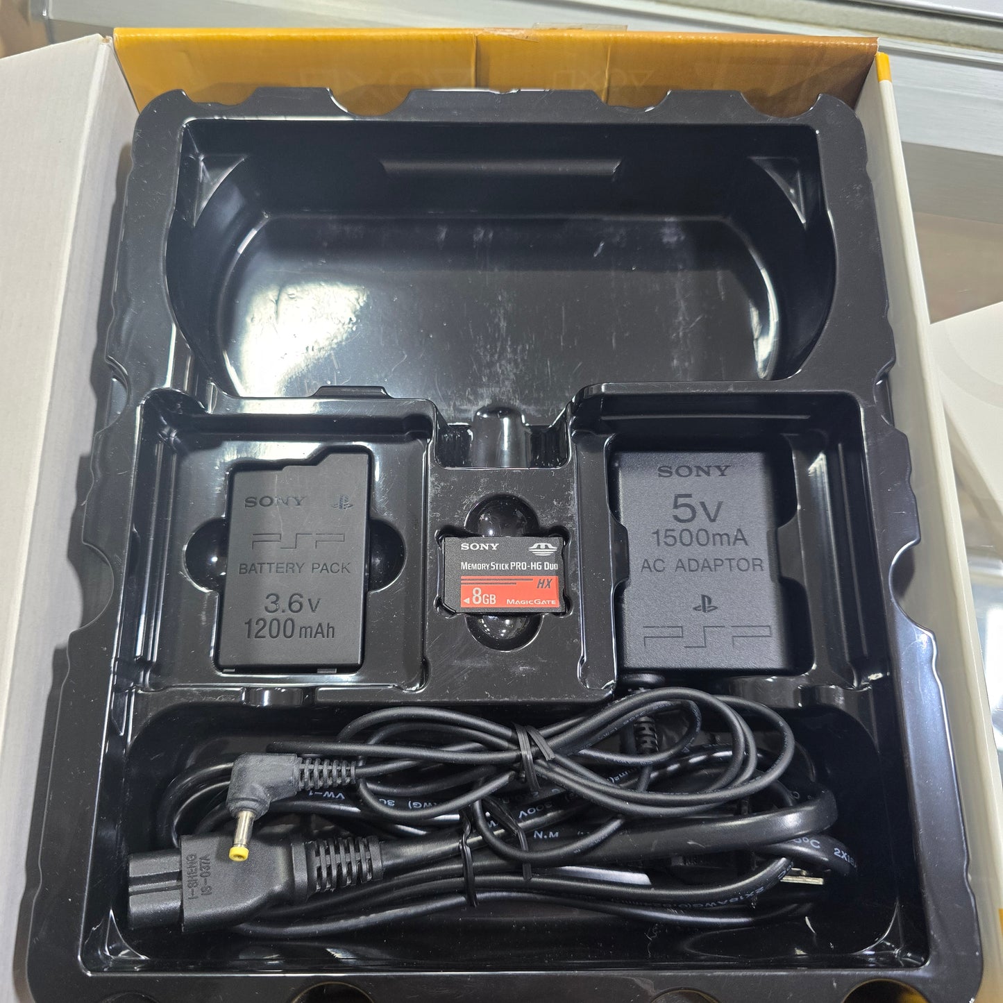 PSP 3000 Model CIB with Box and Charger