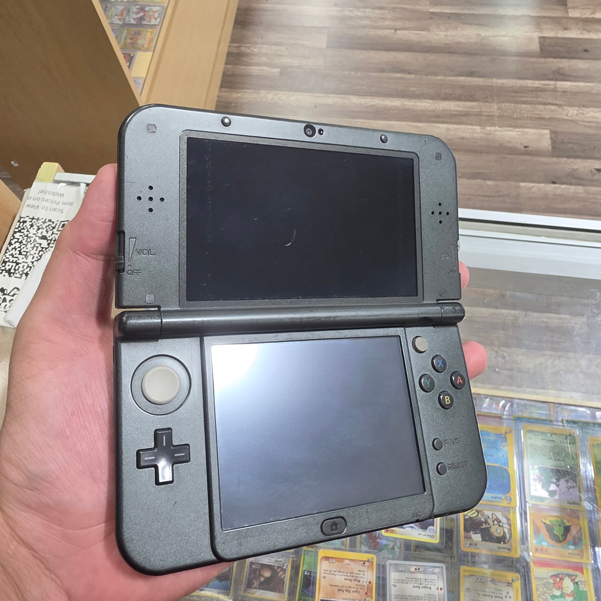 (141) New Nintendo 3DS XL Handheld System (Black) w/ Charger (Region Free)(JAPANESE TO US)