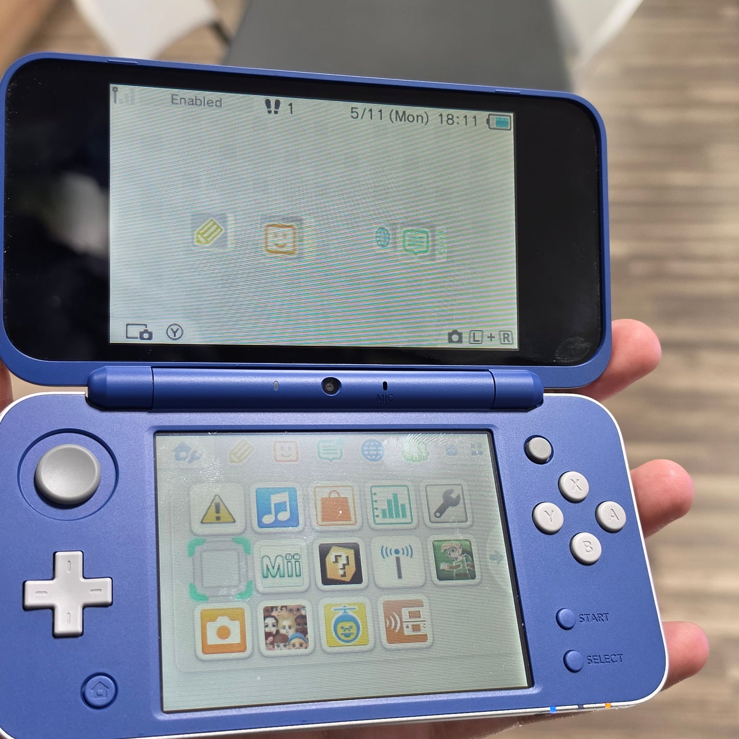 New Nintendo 2DS XL Hylian Shield Edition Nintendo 3DS with Charger (Great Condition)