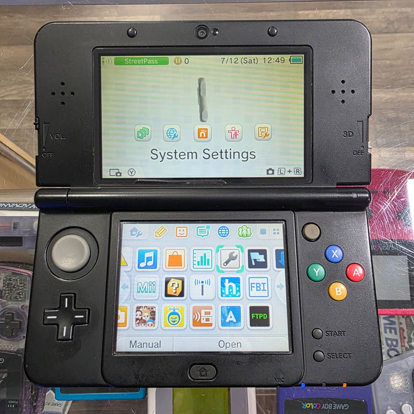 New Nintendo 3DS Japanese Mario Faceplate System [Region Unlock Modded] [Charger Included] [No Stylus]