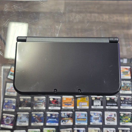 New Nintendo 3DS XL Black Nintendo 3DS Handheld System (Charger included)