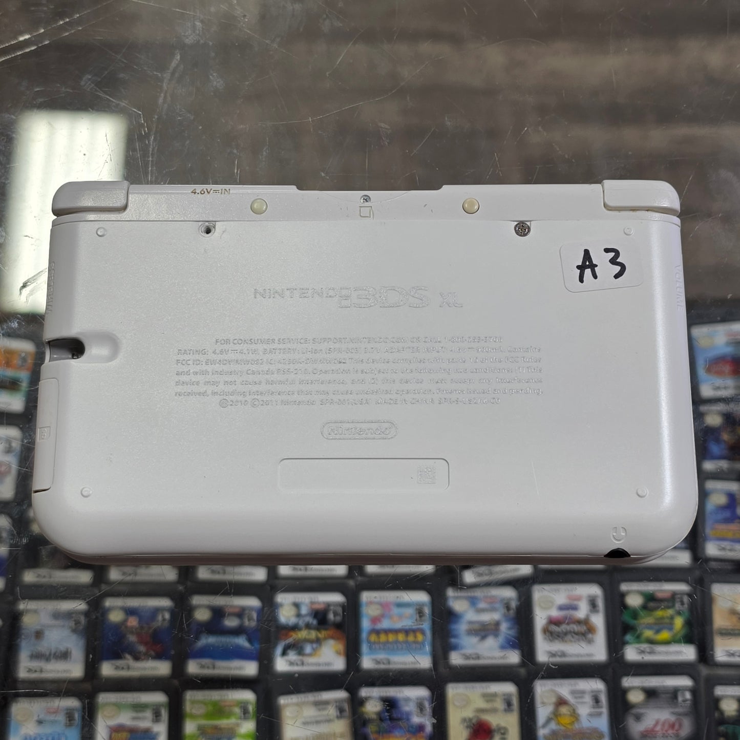 White Nintendo 3DS XL Handheld System With Charger (Region Free)(JAPANESE TO US)