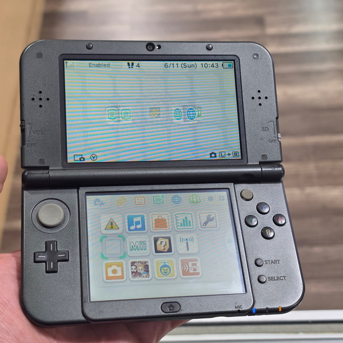 (402) (Top IPS) Black New Nintendo 3DS XL Handheld System With Charger (Region Free)(JAPANESE TO US)