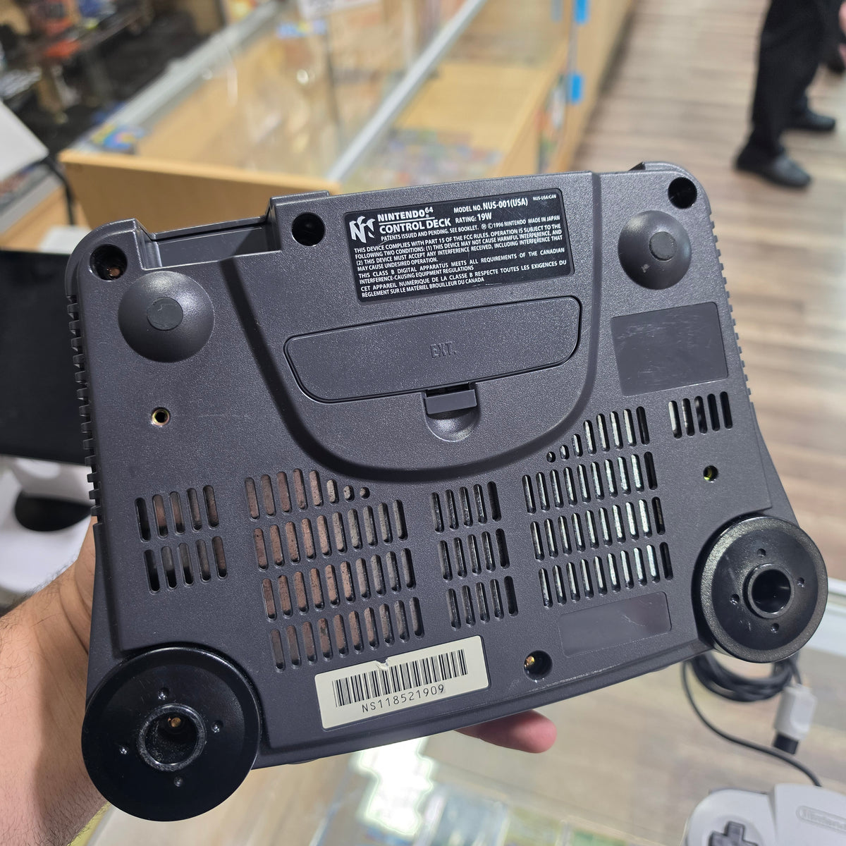 (909) Nintendo 64 System with Wires and Controller