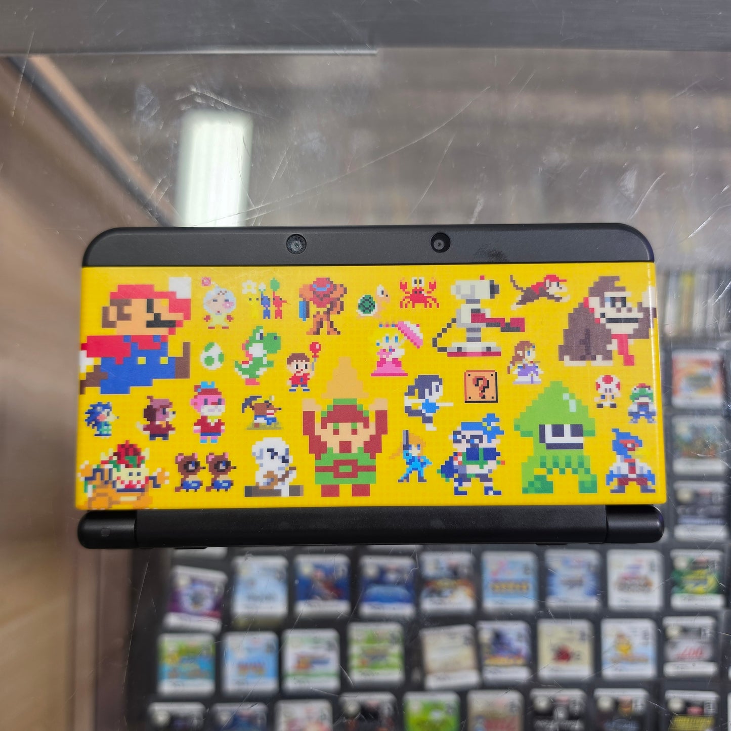 New Nintendo 3DS Handheld System With Charger (Has Mario Faceplates (Region Free) (JAPANESE TO US)