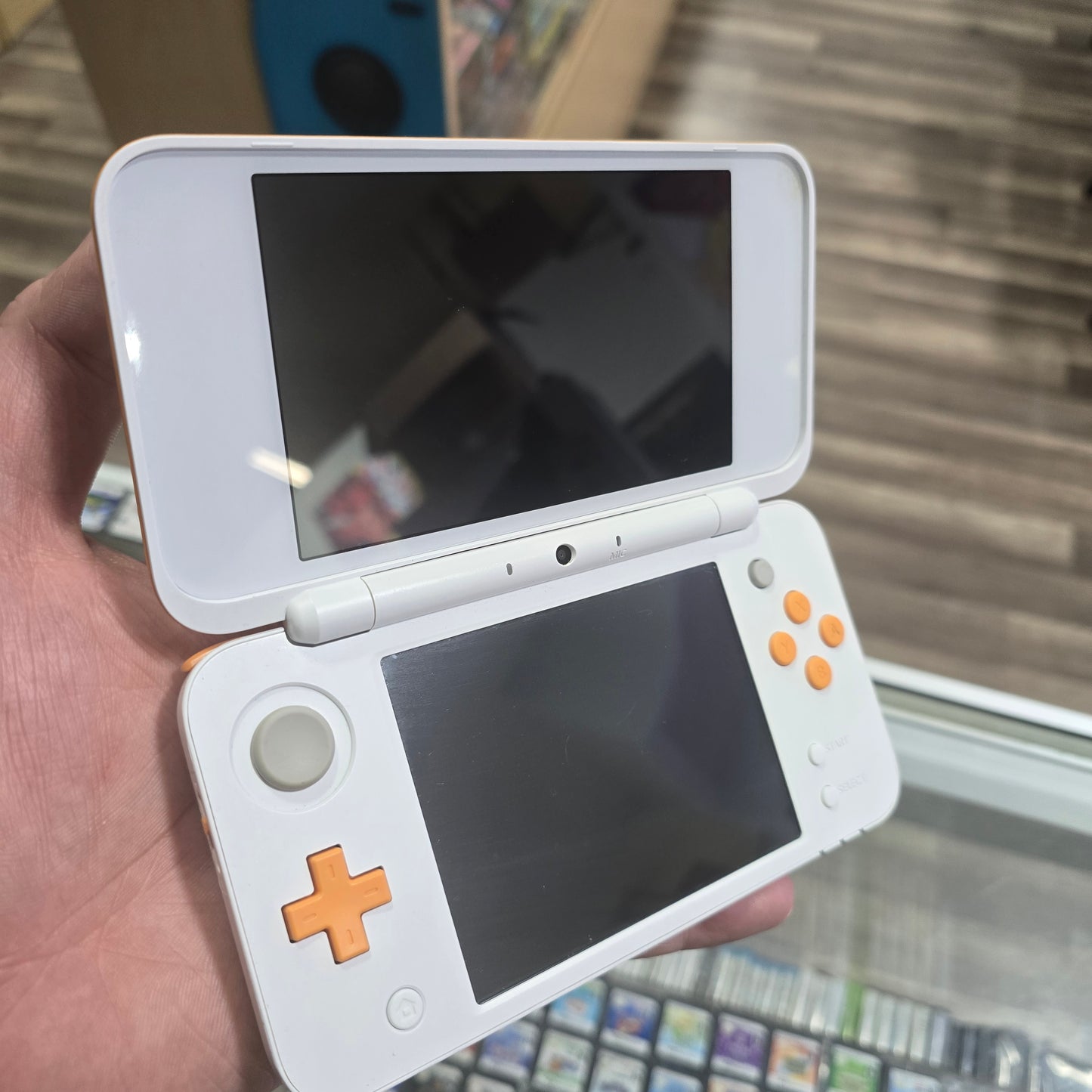 New Nintendo 2DS XL White + Orange Nintendo 3DS