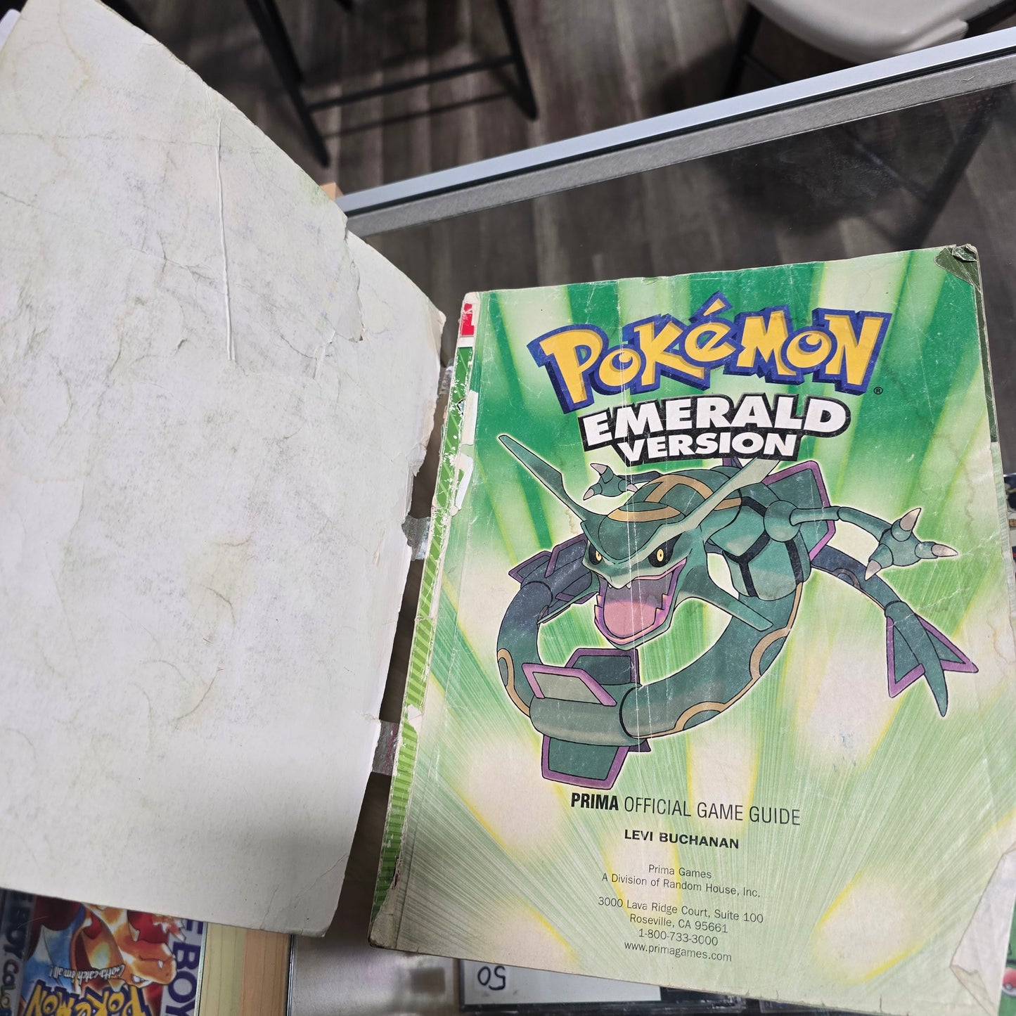 Pokémon Emerald Version Prima Guide (DAMAGED)