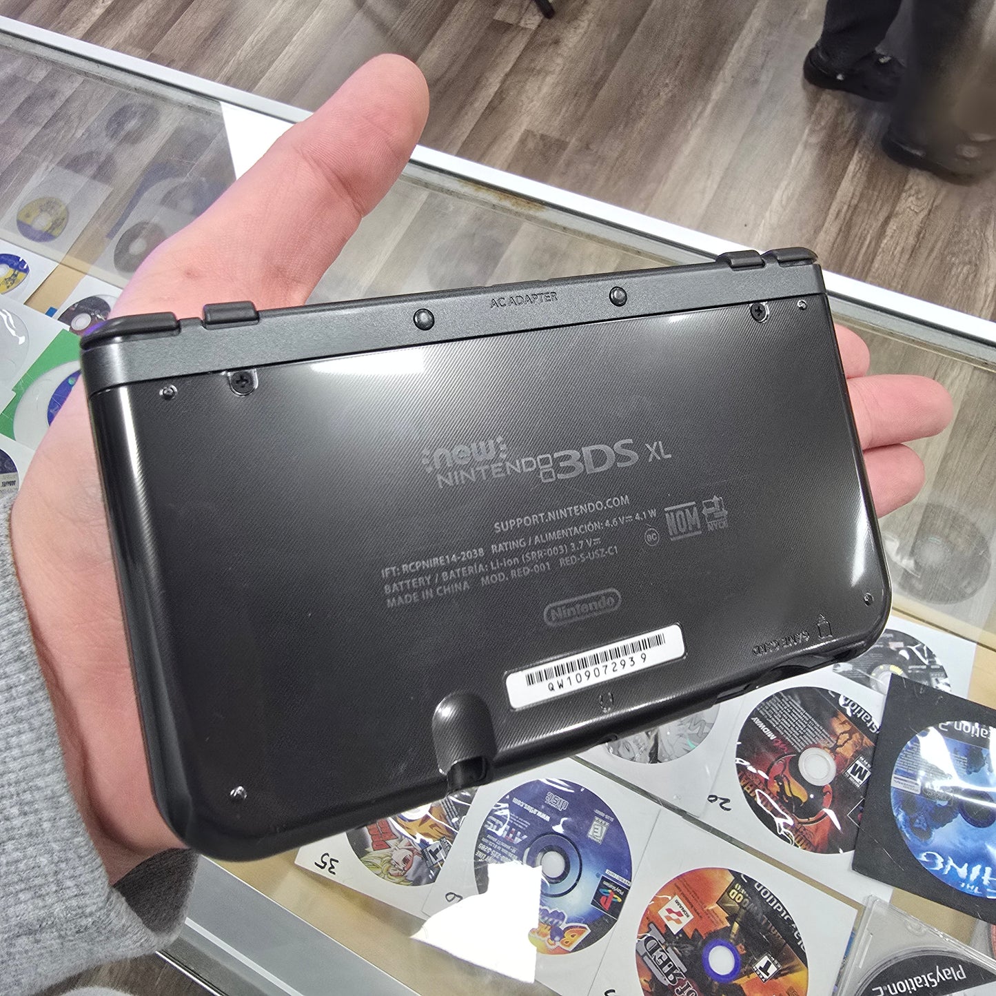 "New" Nintendo 3DS XL Handheld System With Charger