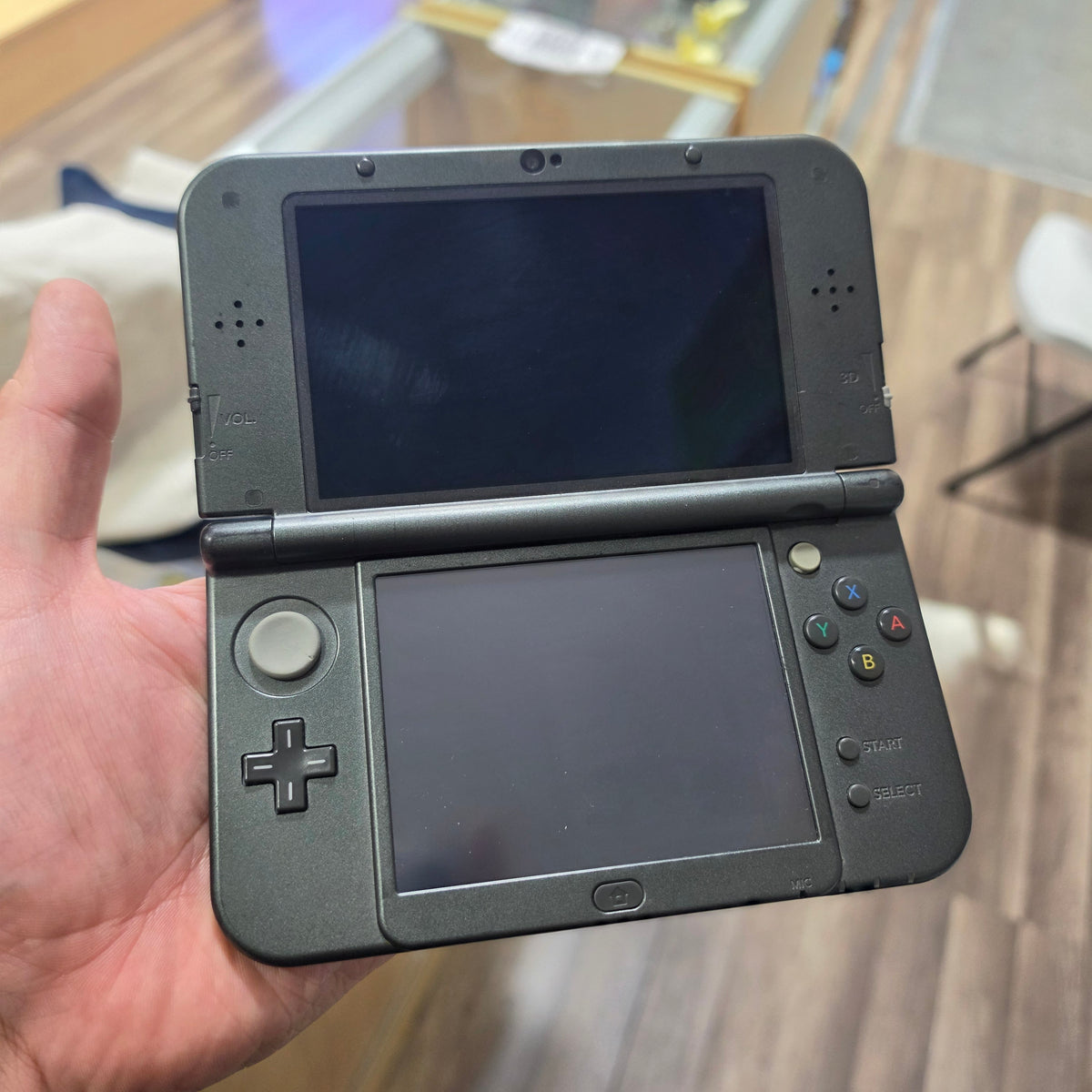 (402) (Top IPS) Black New Nintendo 3DS XL Handheld System With Charger (Region Free)(JAPANESE TO US)