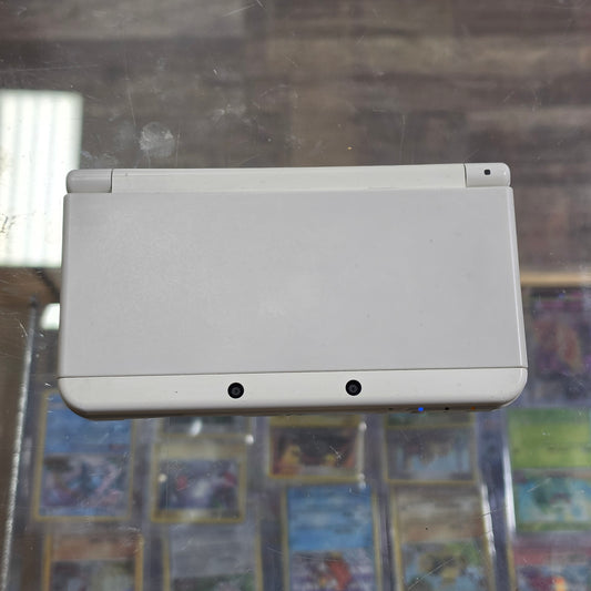 (646) White New Nintendo 3DS Handheld System With Charger (Region Free) (JAPANESE TO US)