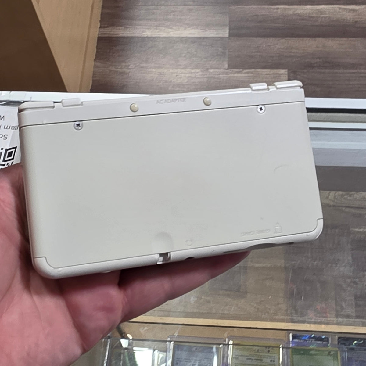 (646) White New Nintendo 3DS Handheld System With Charger (Region Free) (JAPANESE TO US)