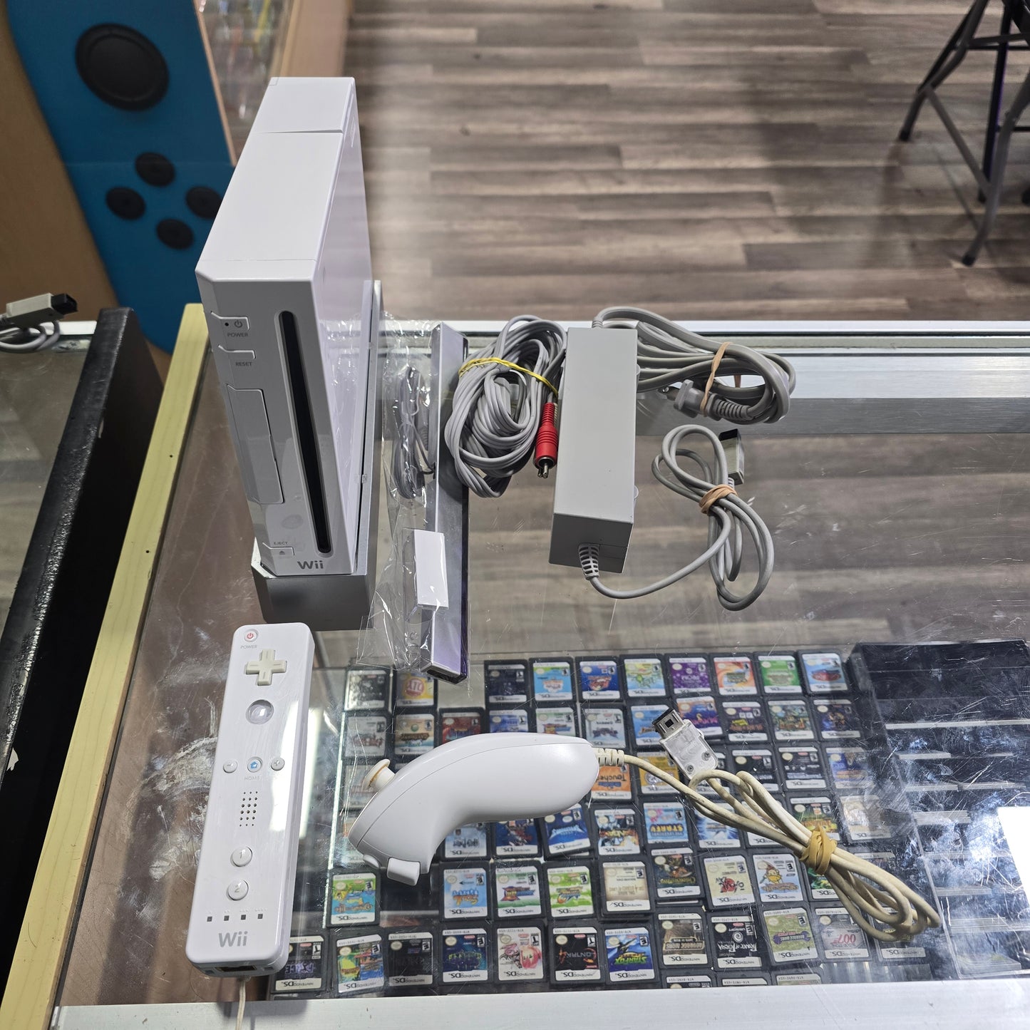(931) Nintendo Wii System [All Cables And Controllers Included]