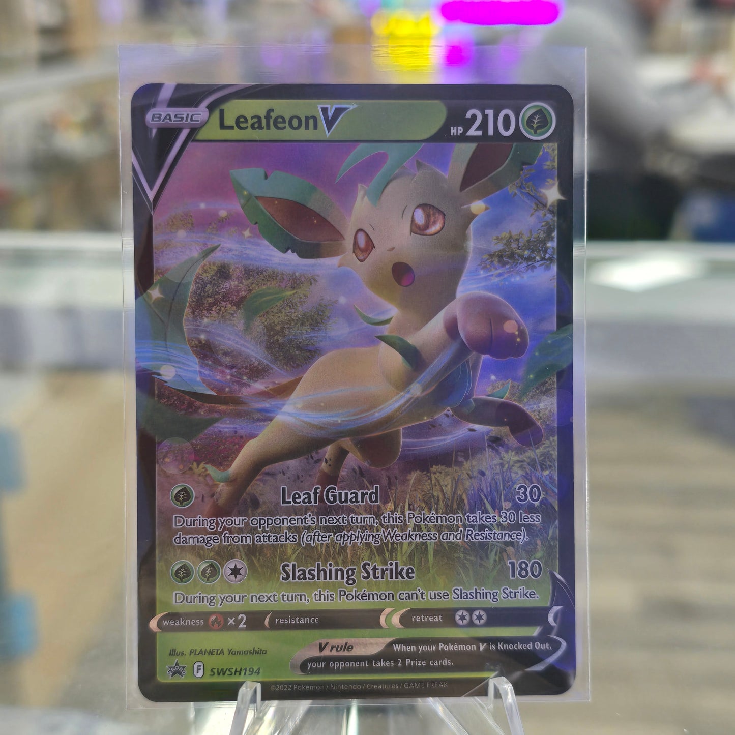 Leafeon V - SWSH194 - SWSH: Sword & Shield Promo Cards  (NM)