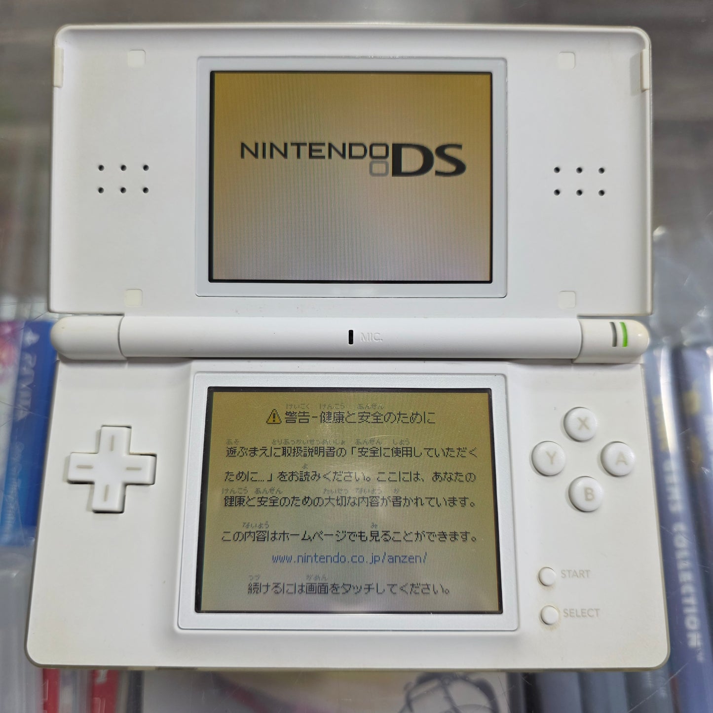 White Nintendo DS Lite Nintendo DS [Yellowing Screens] [Charger included]