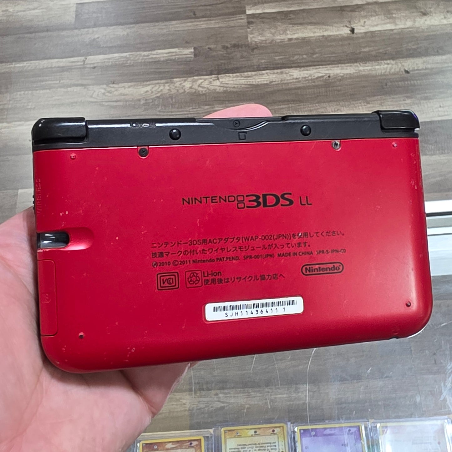 (111) Red Nintendo 3DS XL Handheld System With Charger (Region Free)(JAPANESE TO US)