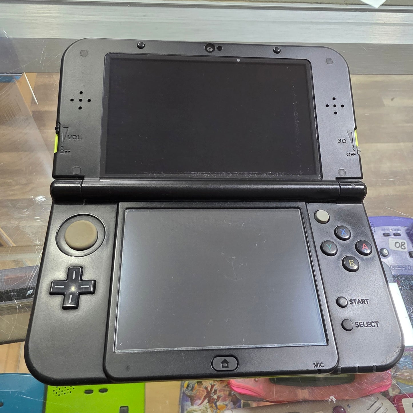 New Nintendo 3DS XL [Special Edition Lime Green] [Charger Included]