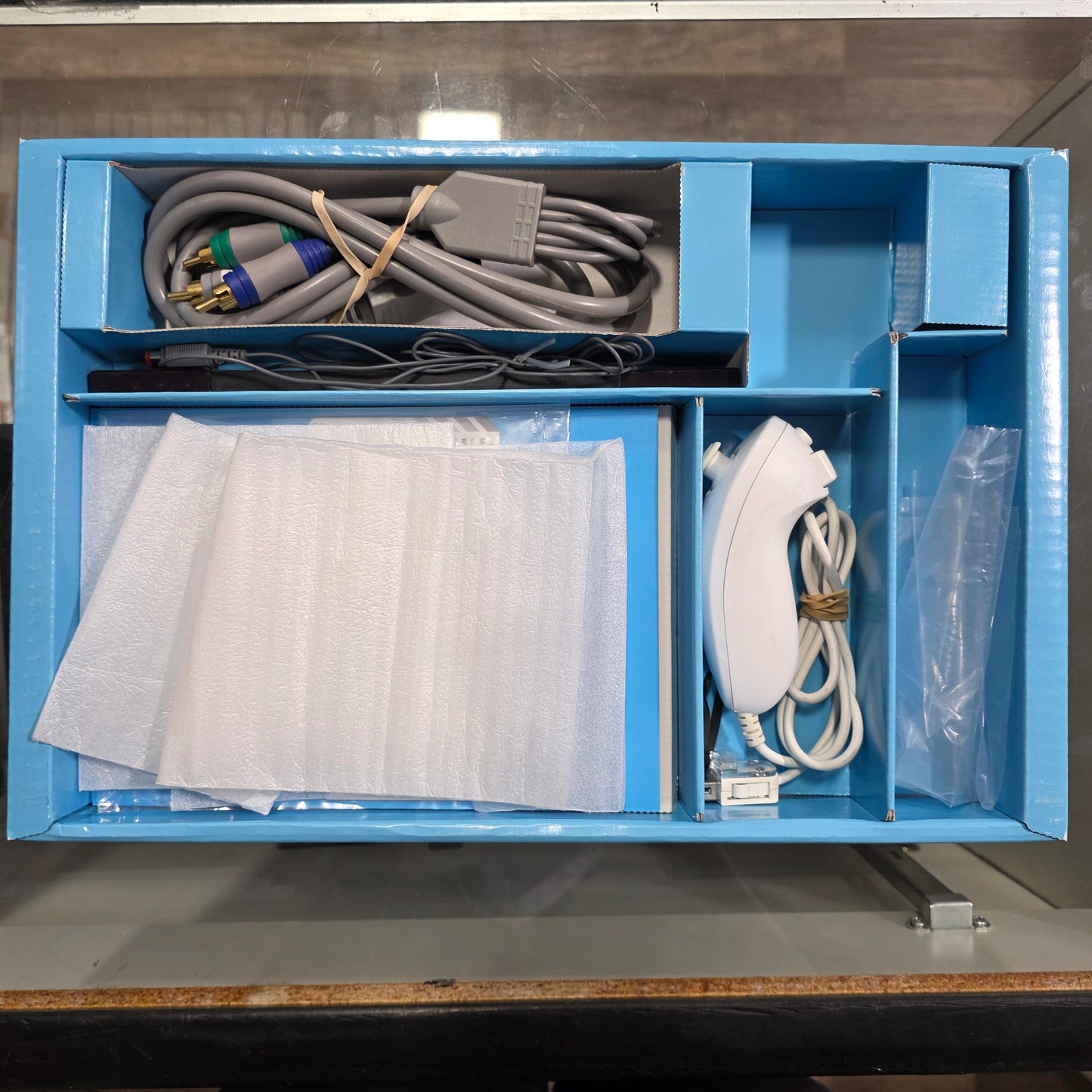 White Nintendo Wii System [Controller and Cables Included]