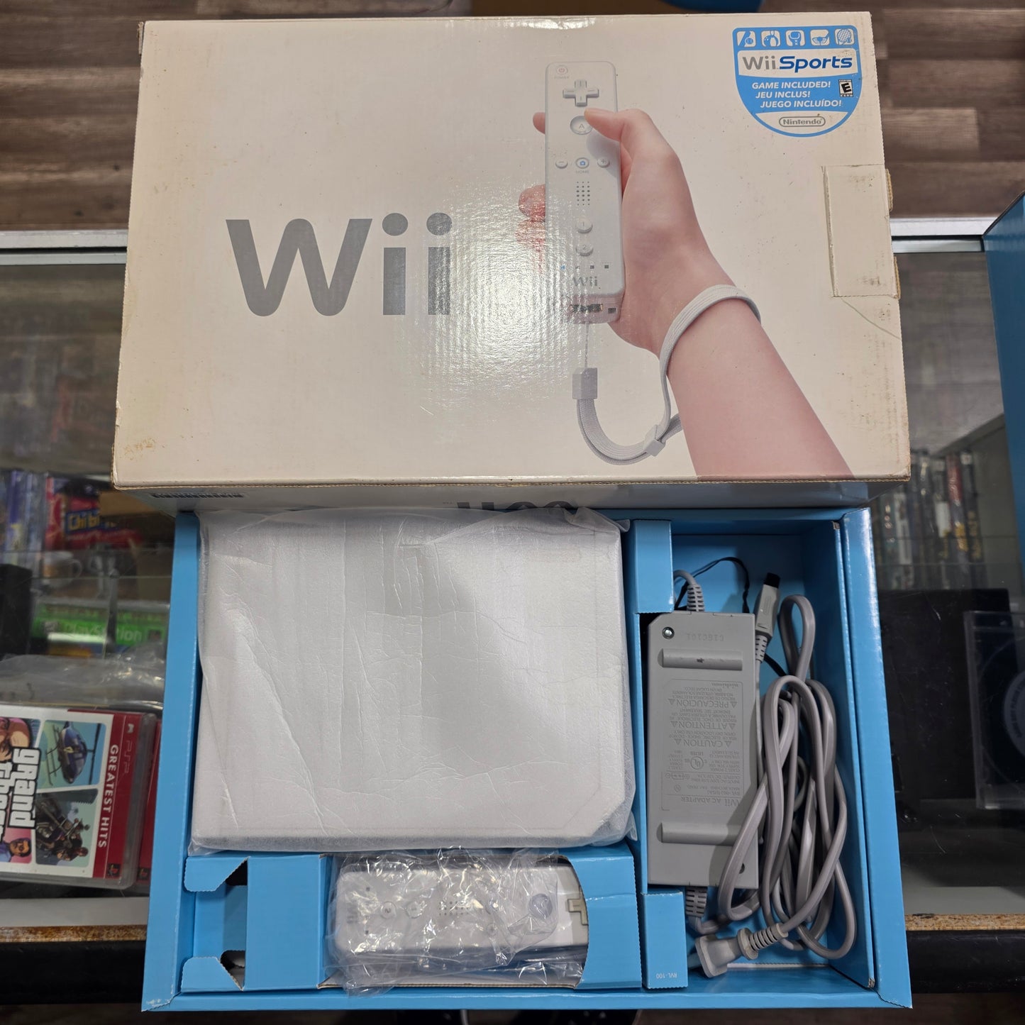 White Nintendo Wii System [Controller and Cables Included]