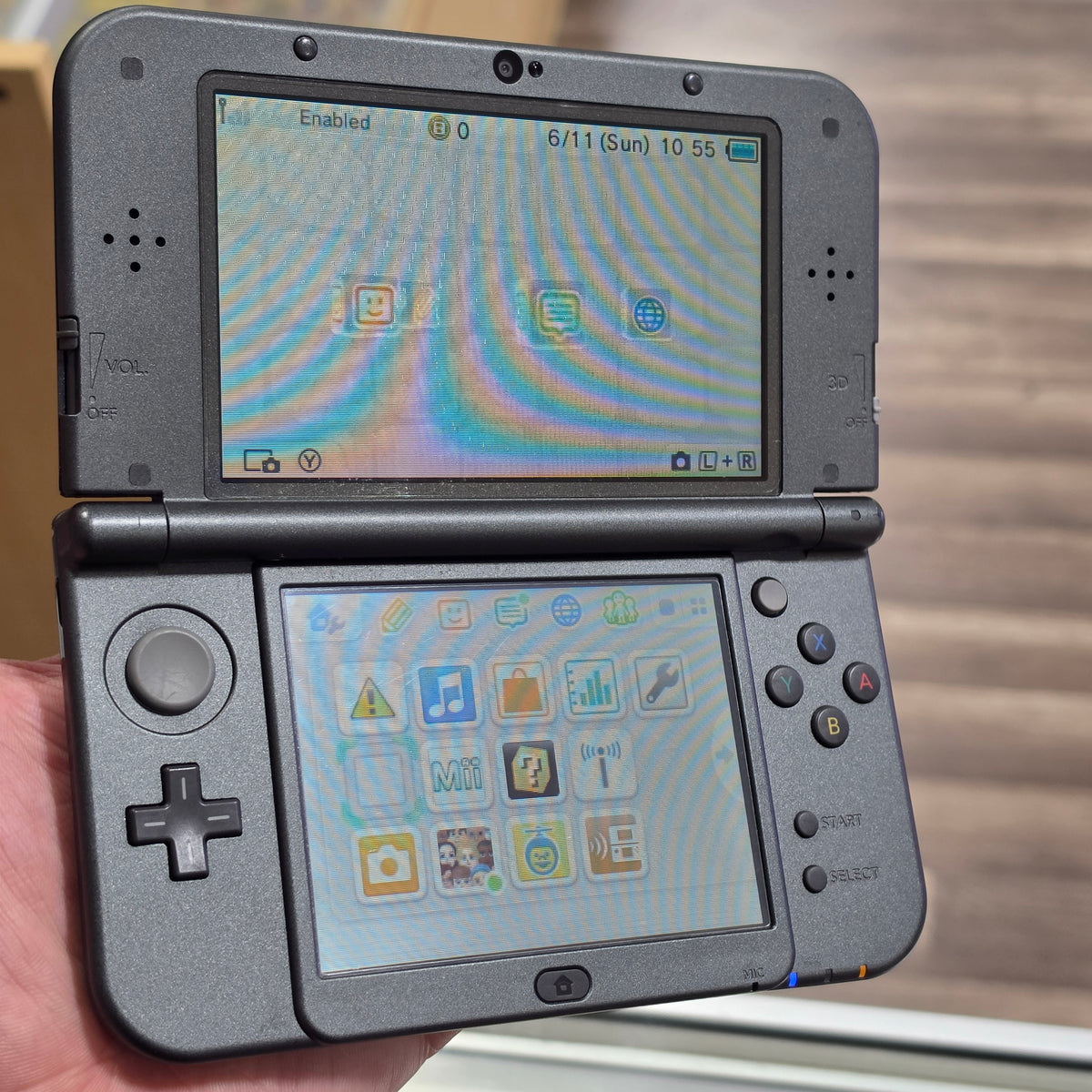 (041) (Top IPS) Black New Nintendo 3DS XL Handheld System With Charger (Region Free)(JAPANESE TO US)